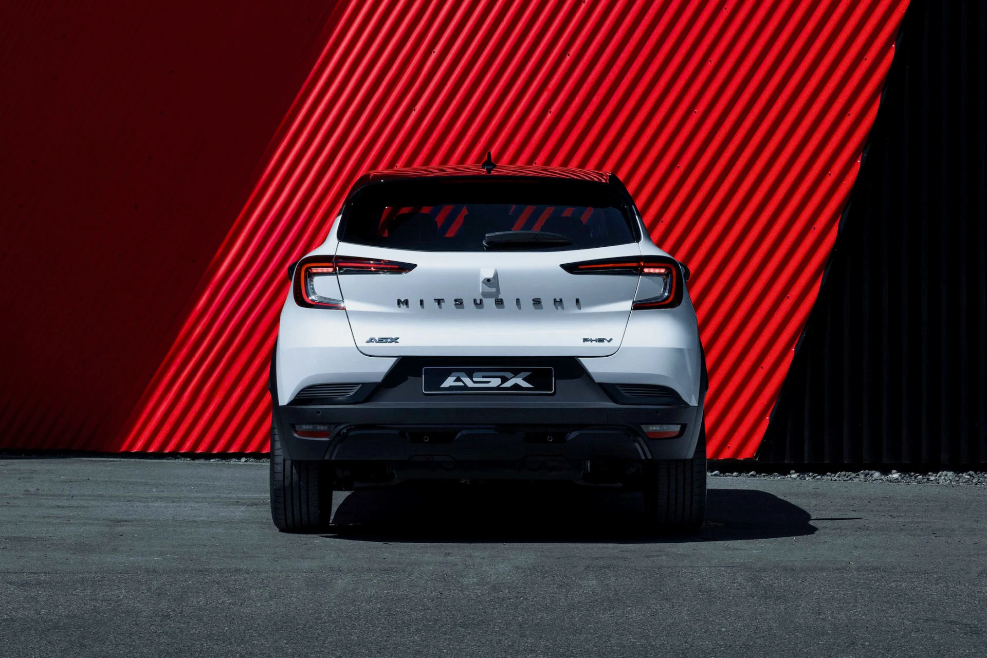 23MY_ASX_PHEV_Instyle_image_rear_PR_LR