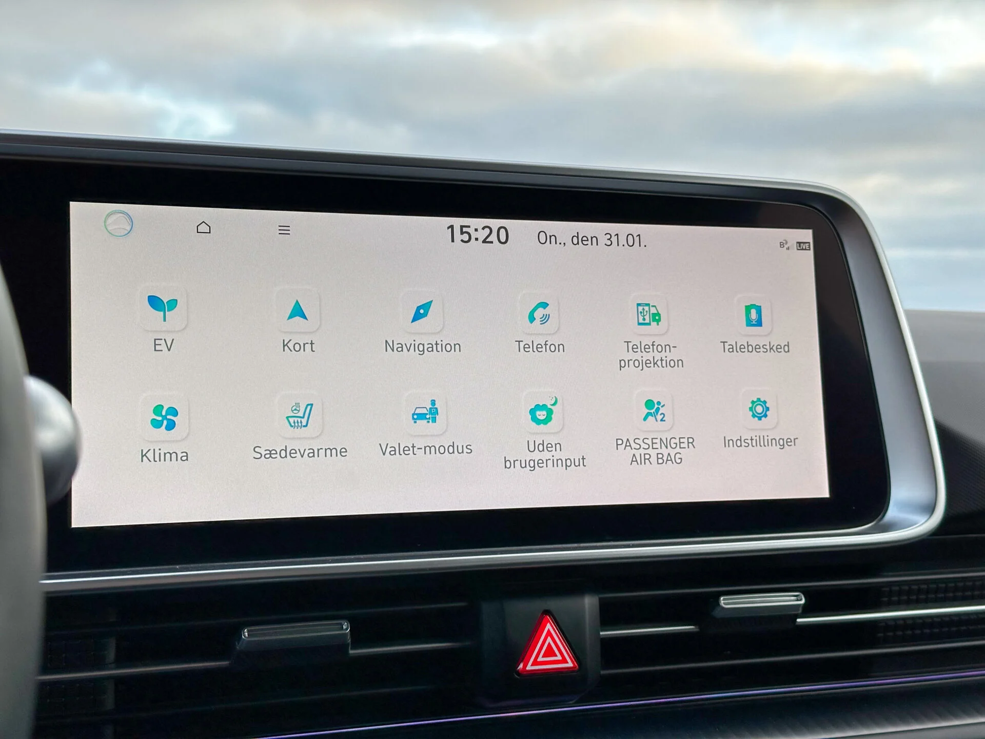 VW ID.7 vs. Hyundai Ioniq 6-39