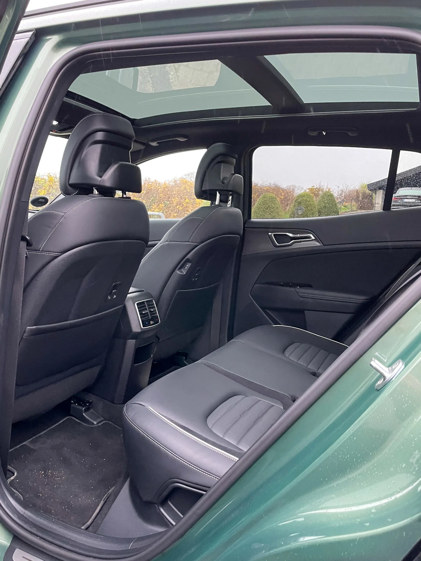 Kia Sportage vs. Citroen C5 X-28