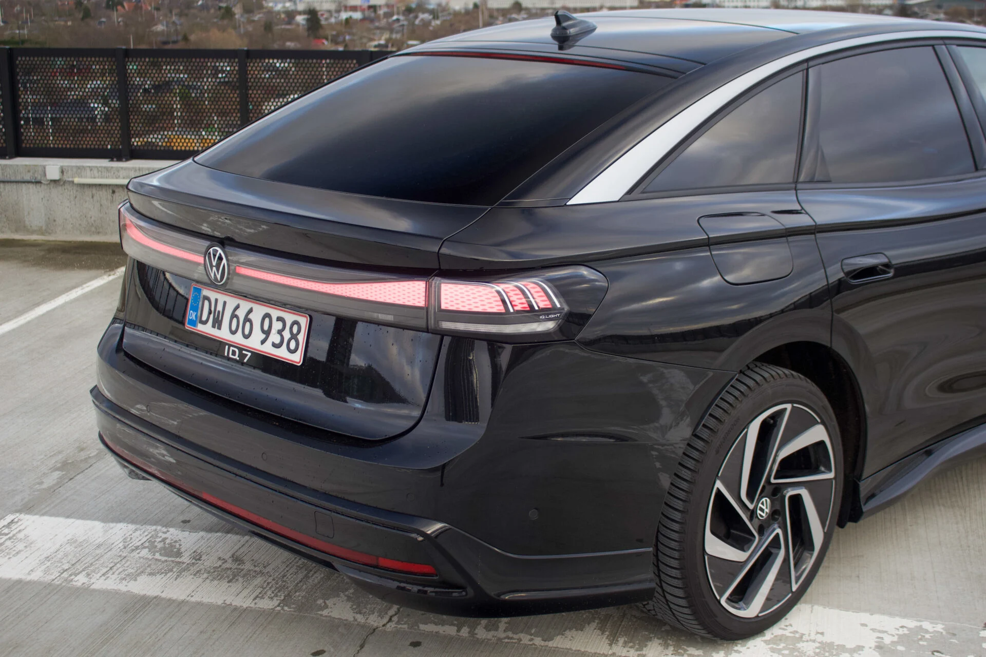 VW ID.7 vs. Hyundai Ioniq 6-17