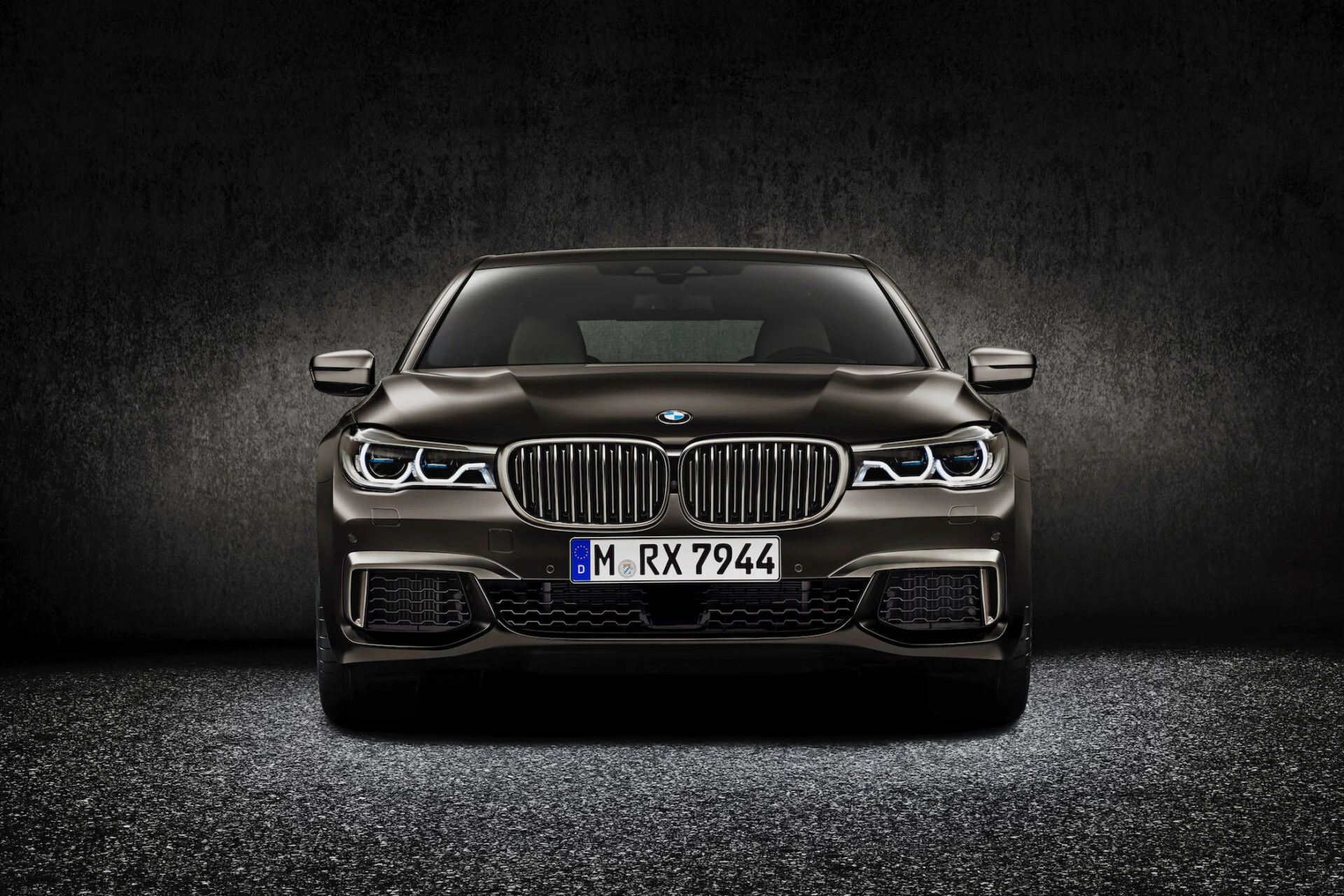 BMW-M760i-05.jpeg