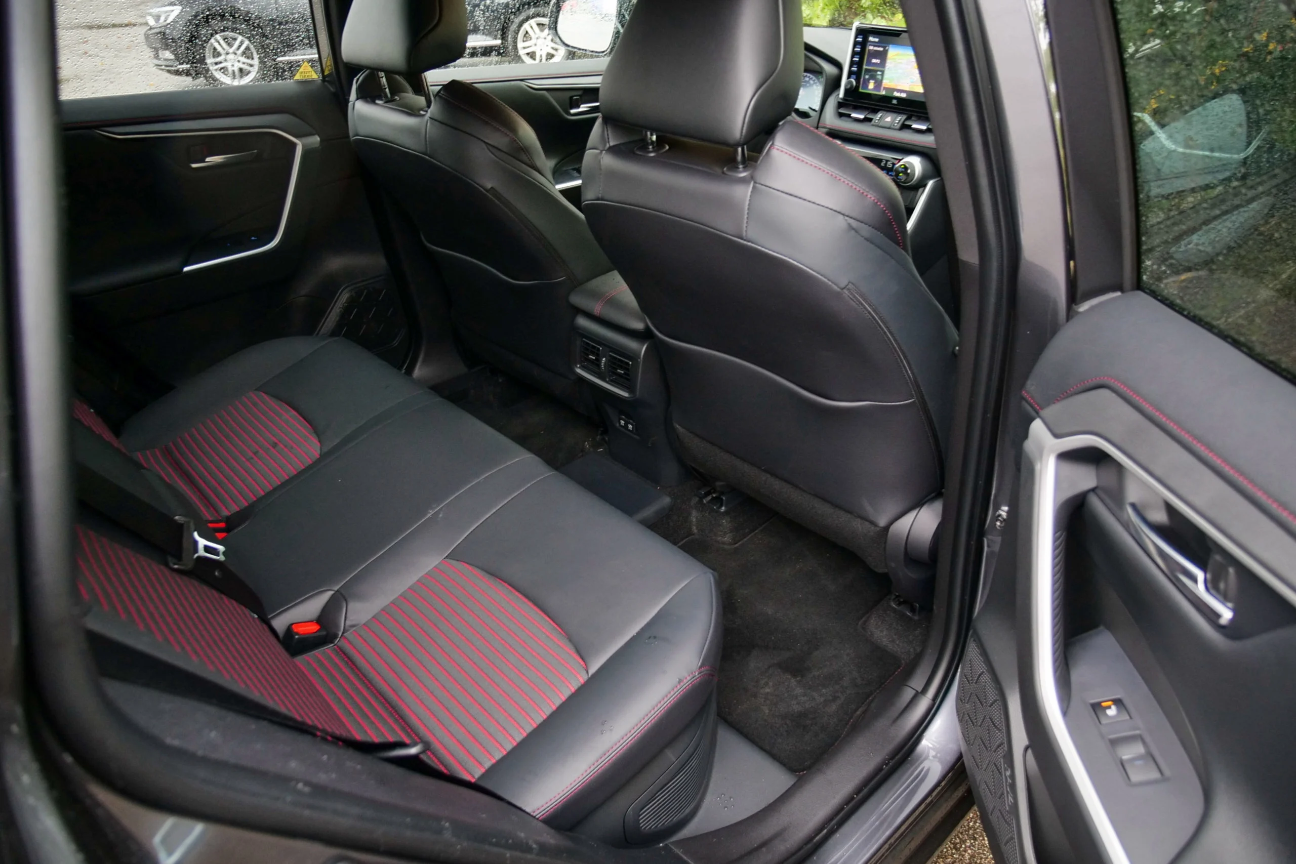 Toyota RAV4 Plug In &#8211; Interiør (9)
