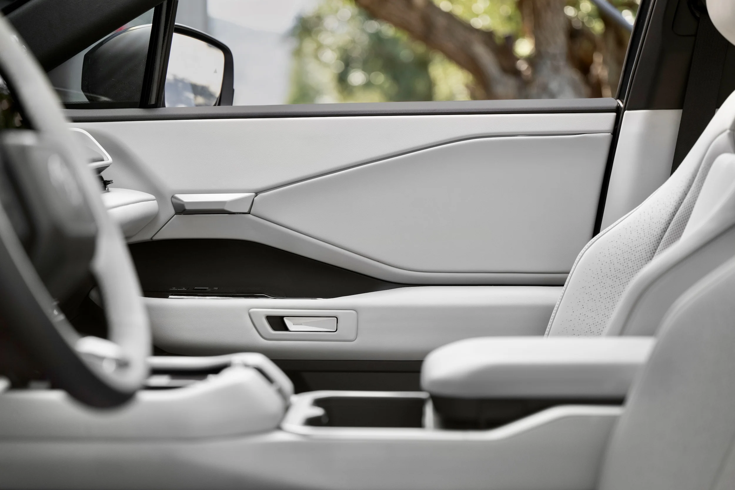 2027 Toyota Highlander Limited MistyGray 002