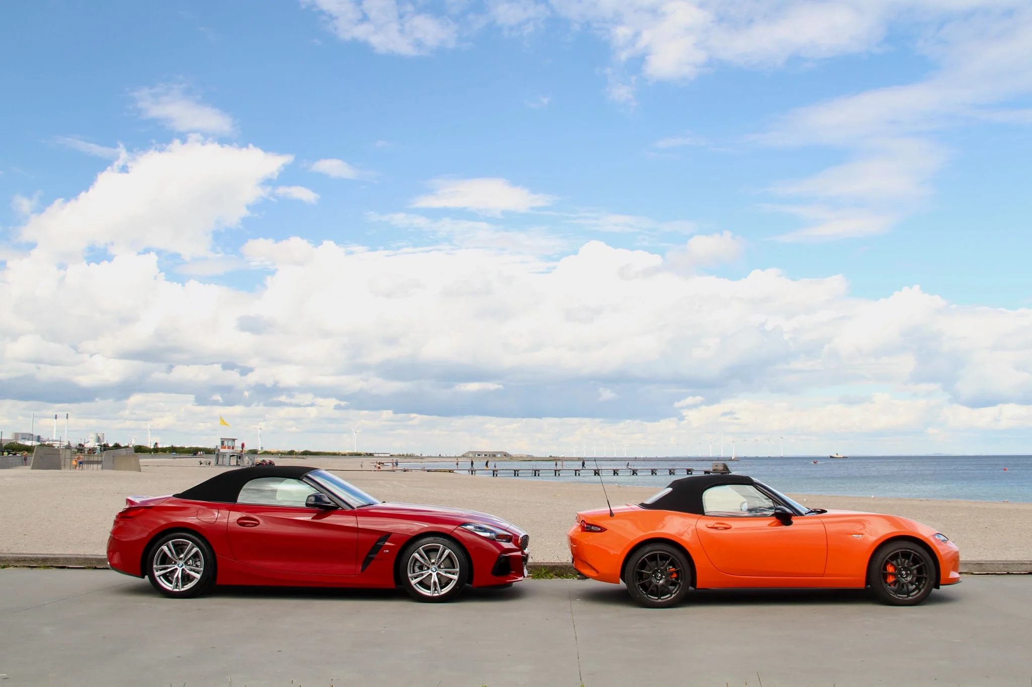 DUEL BMW vs Mazda – Side