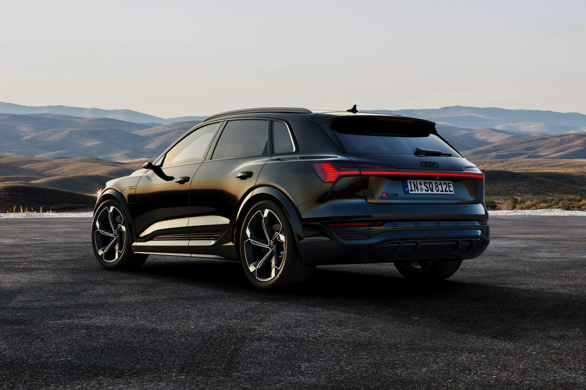 Audi-Q8-E-Tron-6015_large