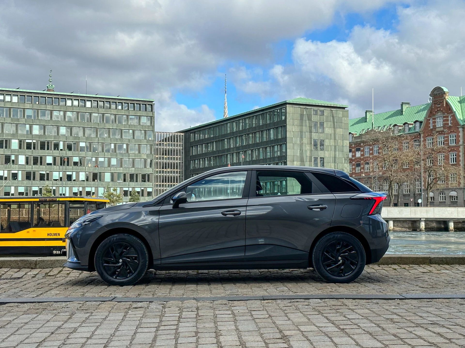 MG ZS EV vs MG4_Eksterior-19