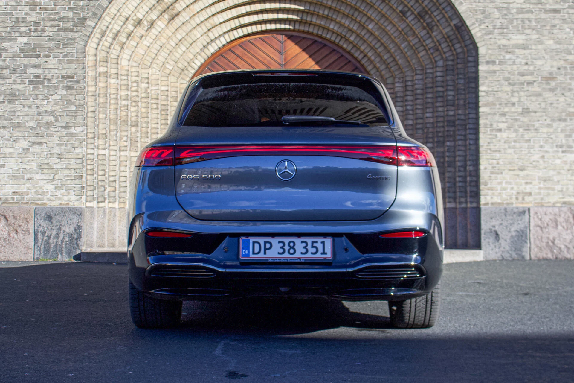 Mercedes-Benz EQS SUV-01