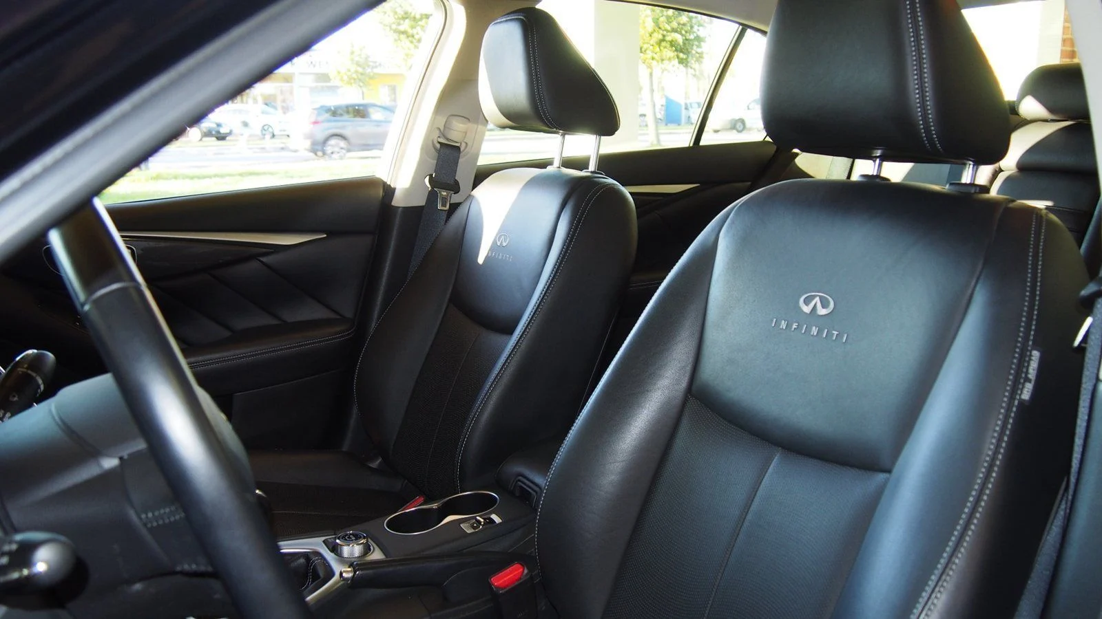 infiniti interior