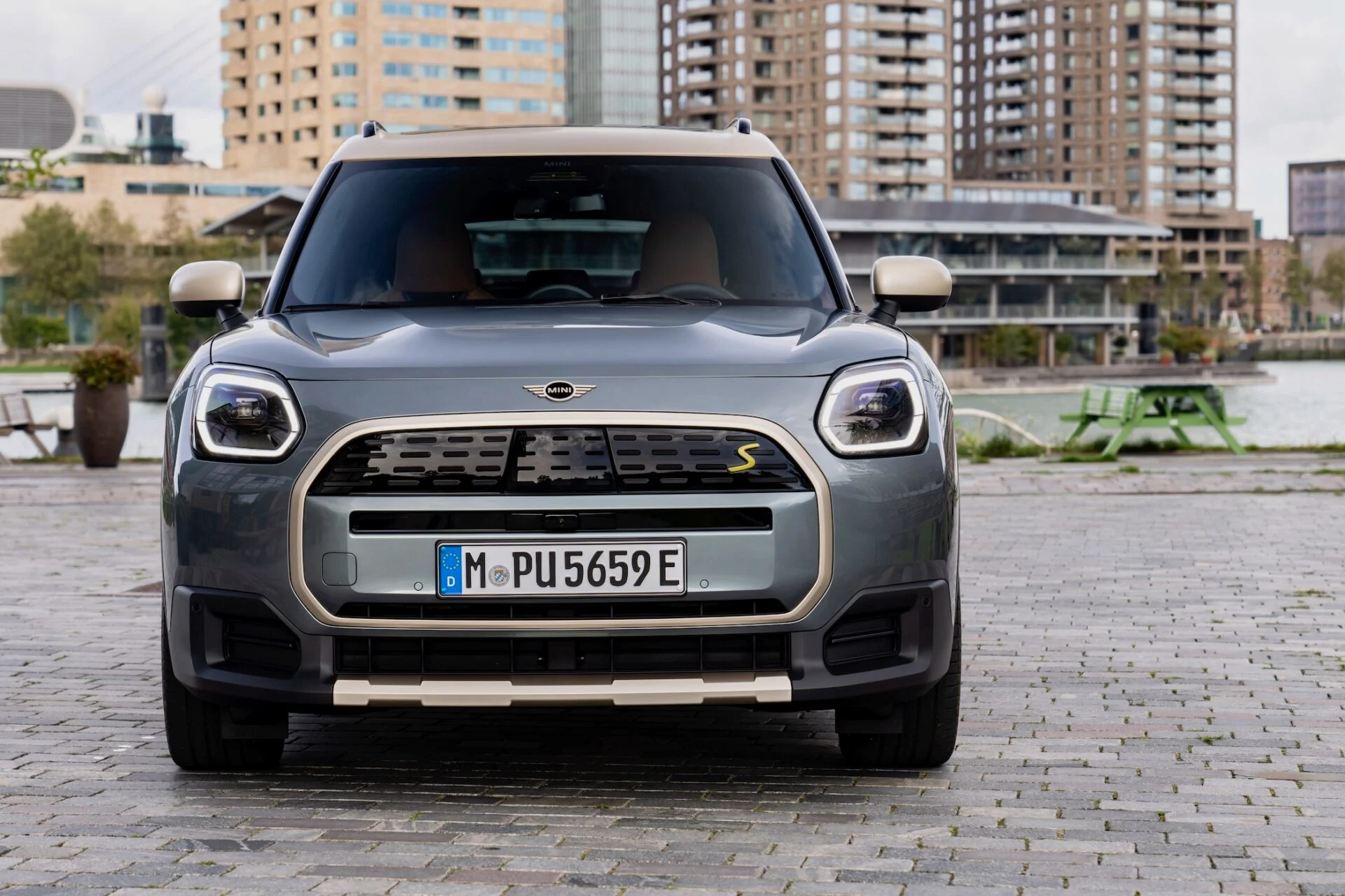 P90528238_highRes_mini-countryman-se-a