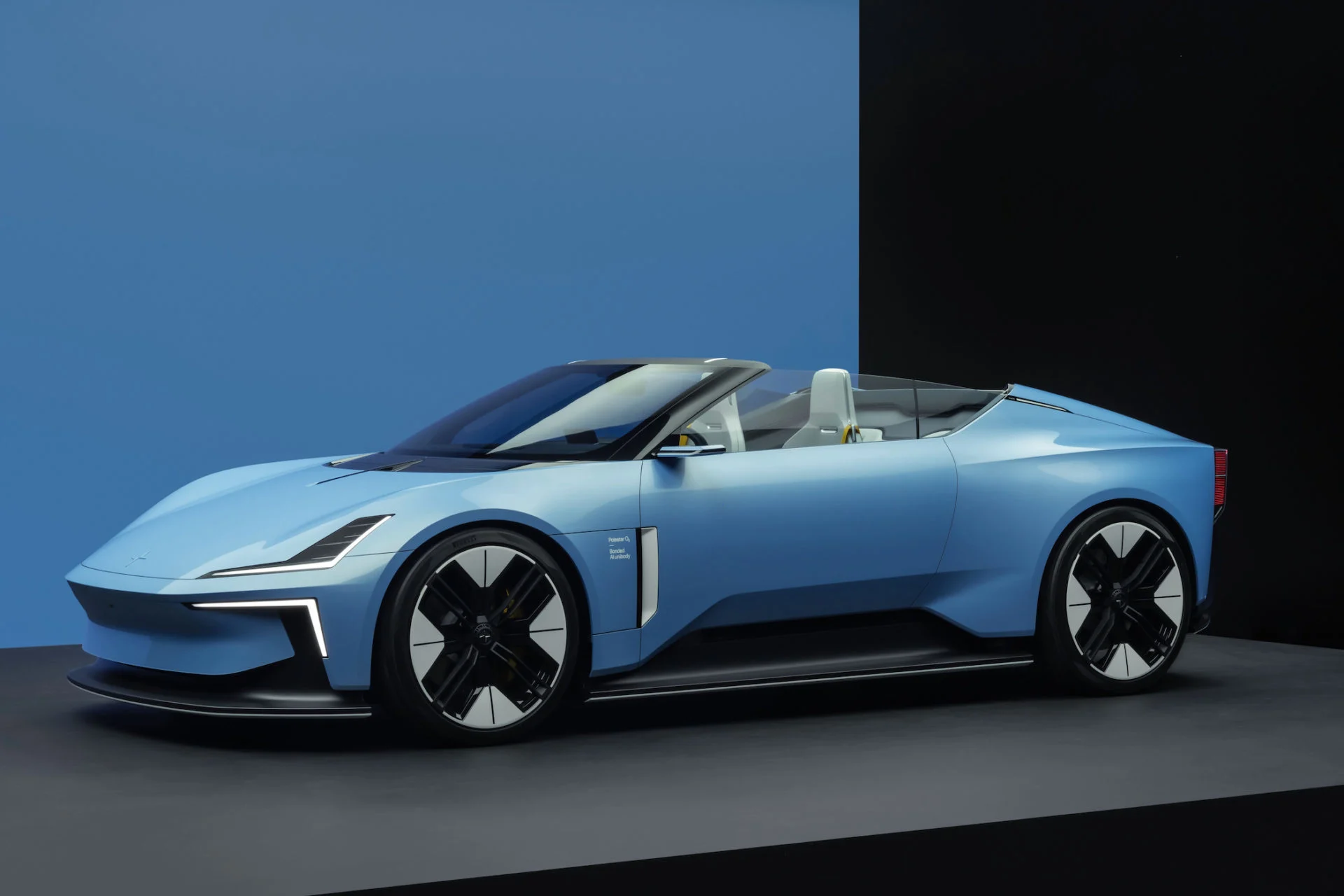 656739_20220816_Polestar_electric_roadster_concept