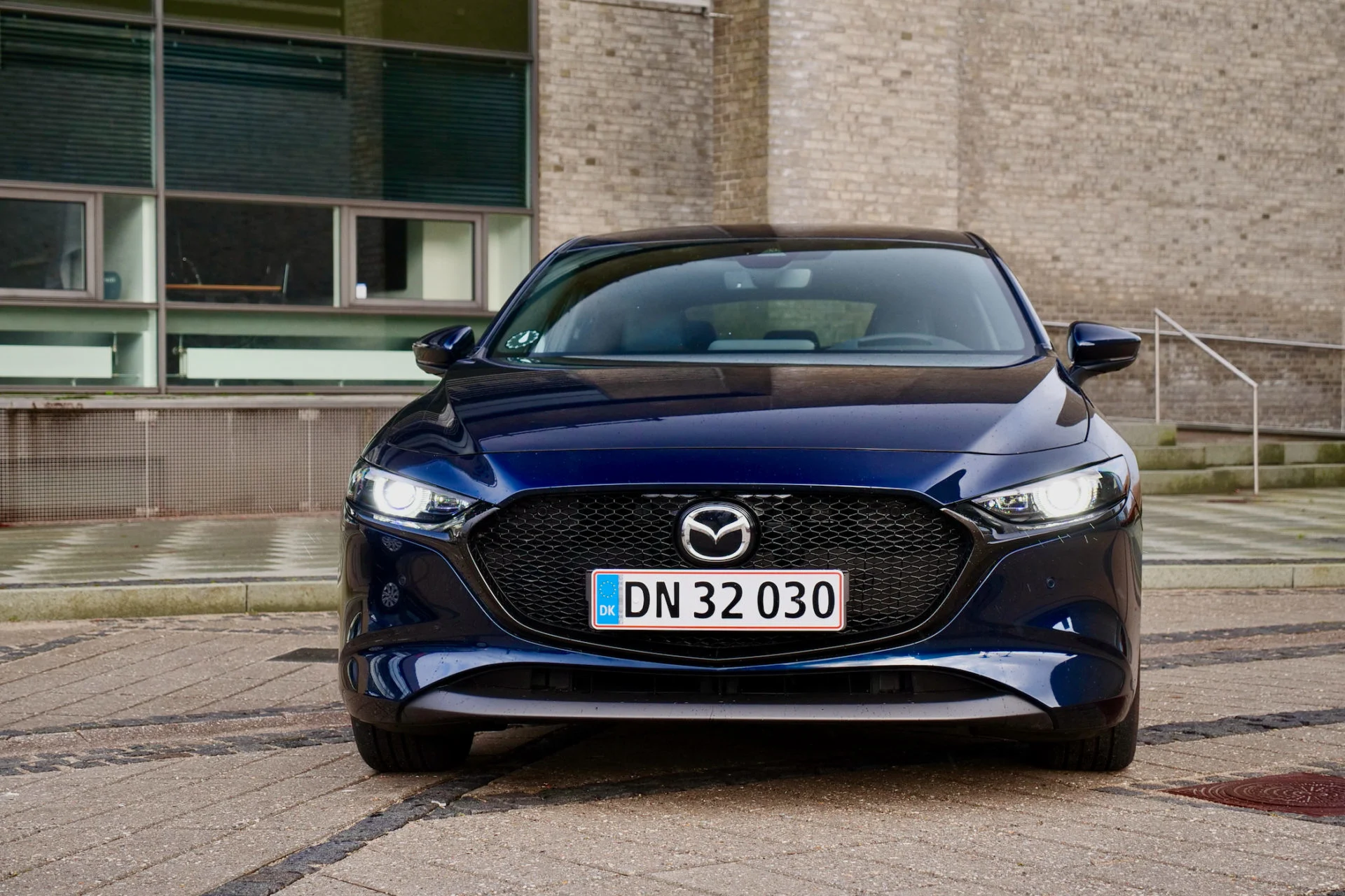 DUEL Honda Civic Hybrid vs Mazda 3 X 9350