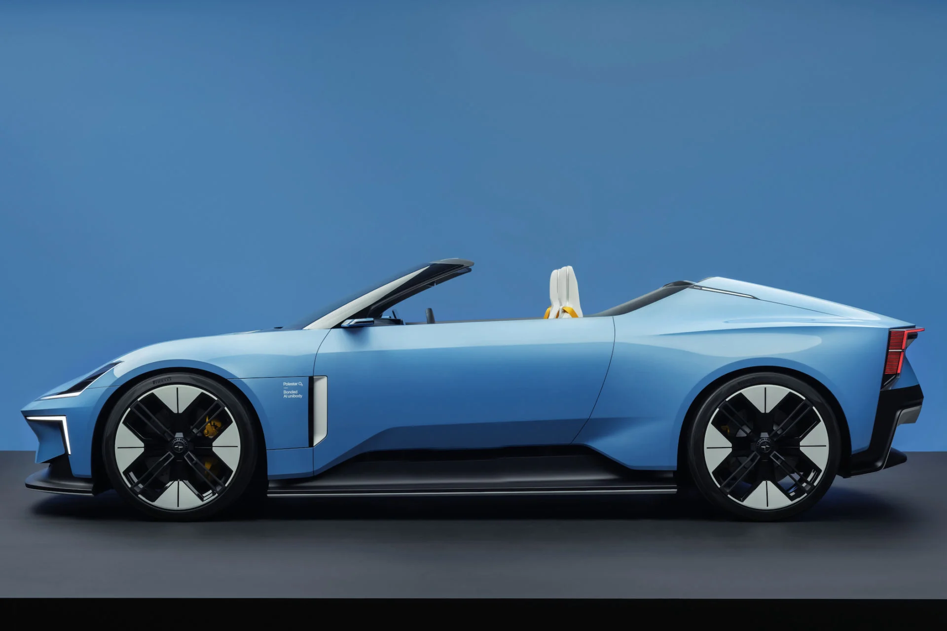 656745_20220816_Polestar_electric_roadster_concept