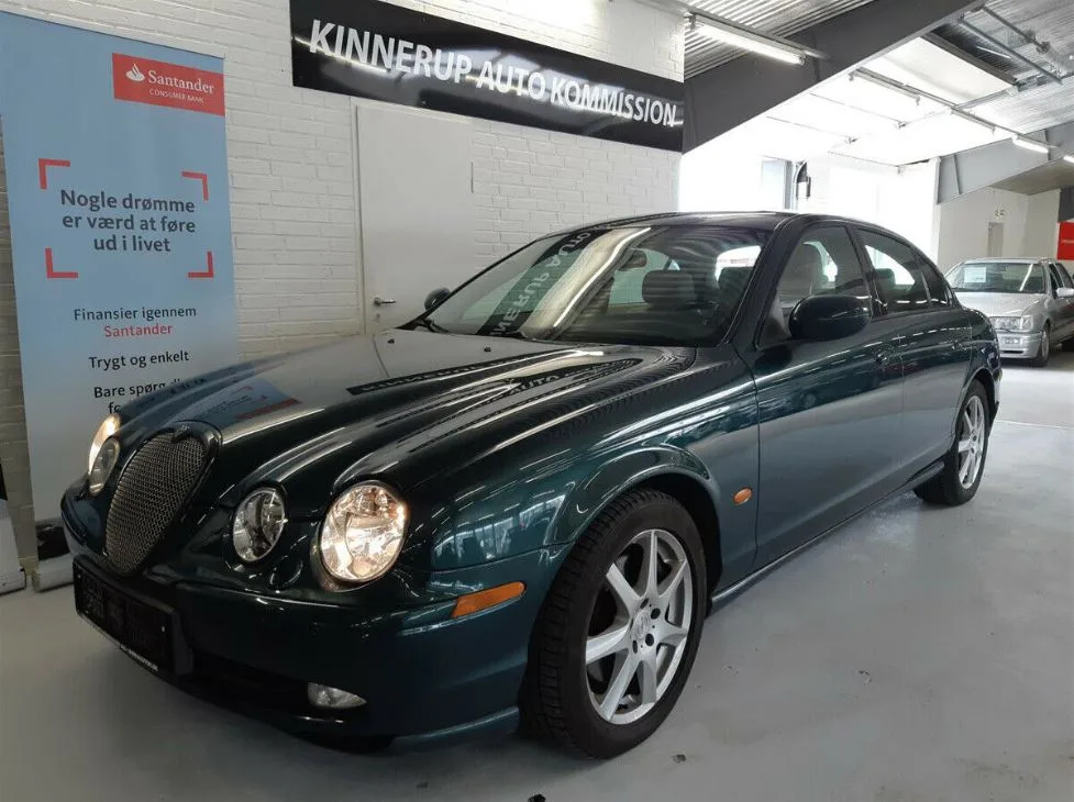 Jaguar S-Type 4,2 V8 front