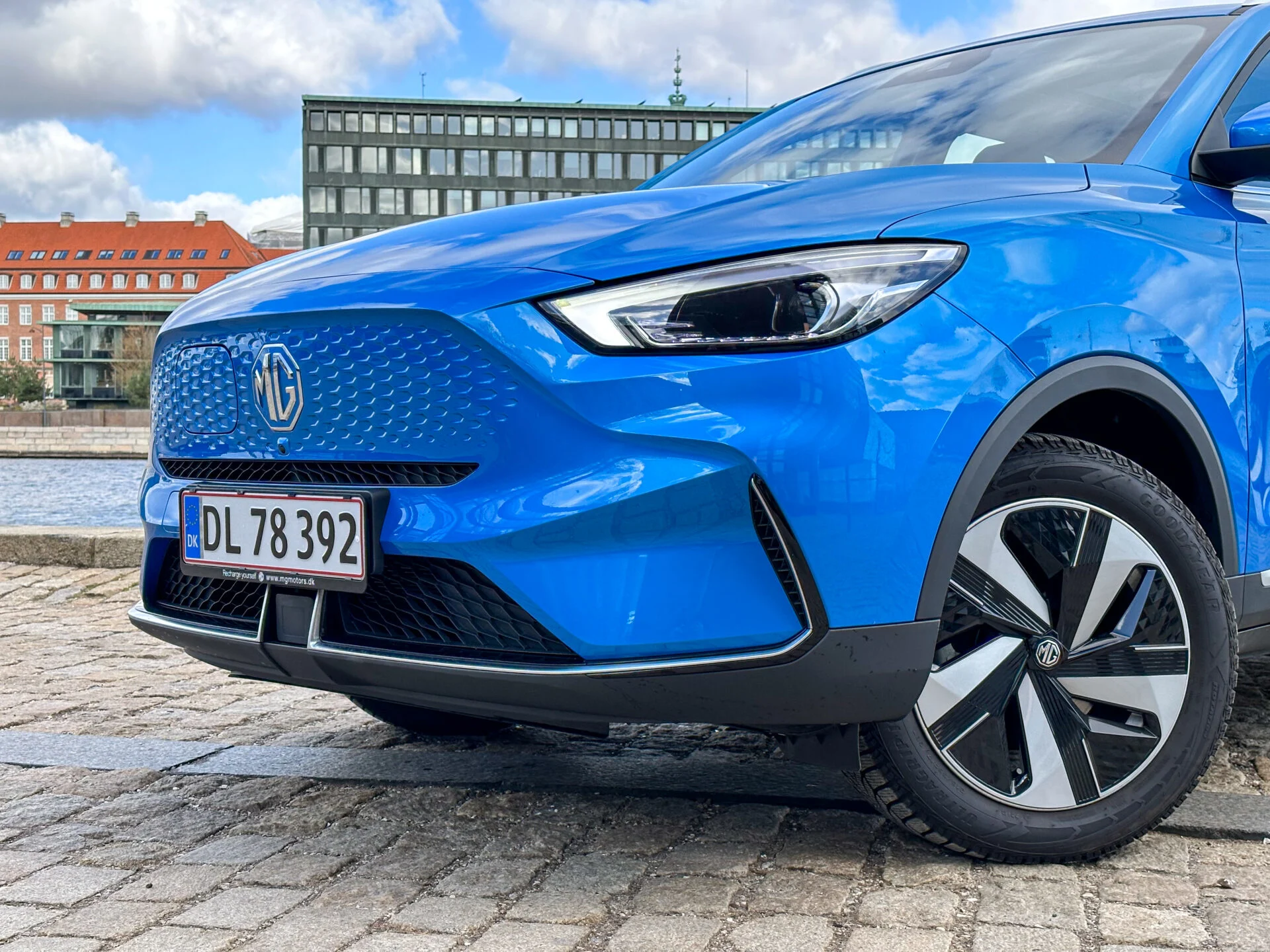 MG ZS EV vs MG4_Eksterior-16