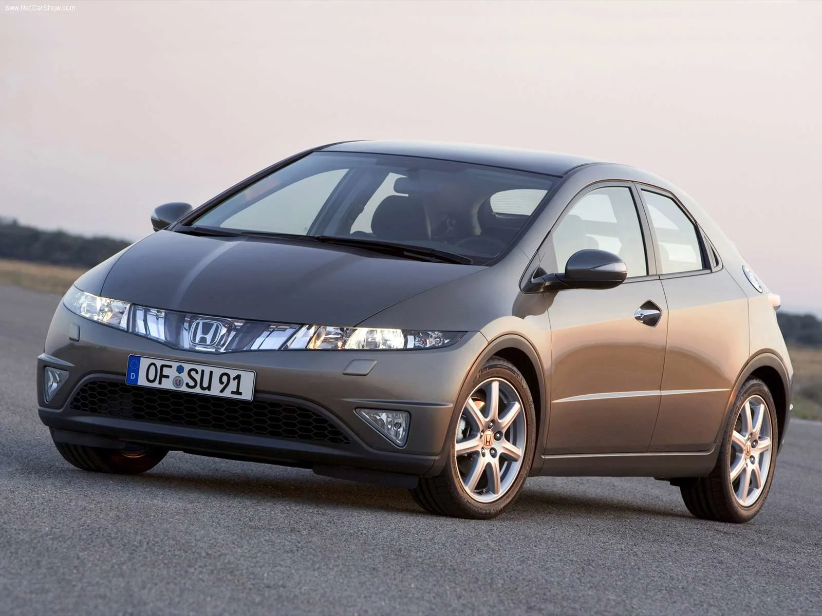 Honda-Civic_EUR_2006_1600x1200_wallpaper_01.jpg