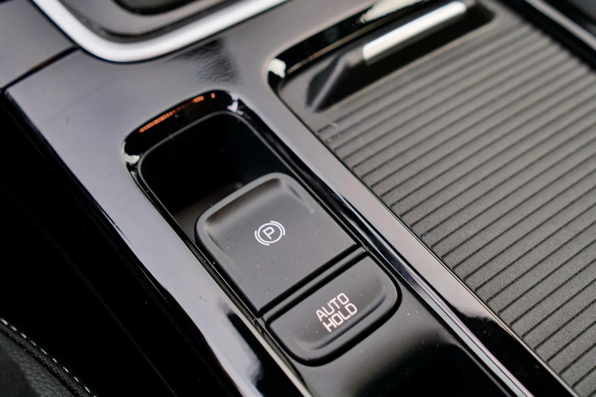 Bilbasen DUEL Kia Ceed SW PHEV vs Suzuki Swace Hybrid9860