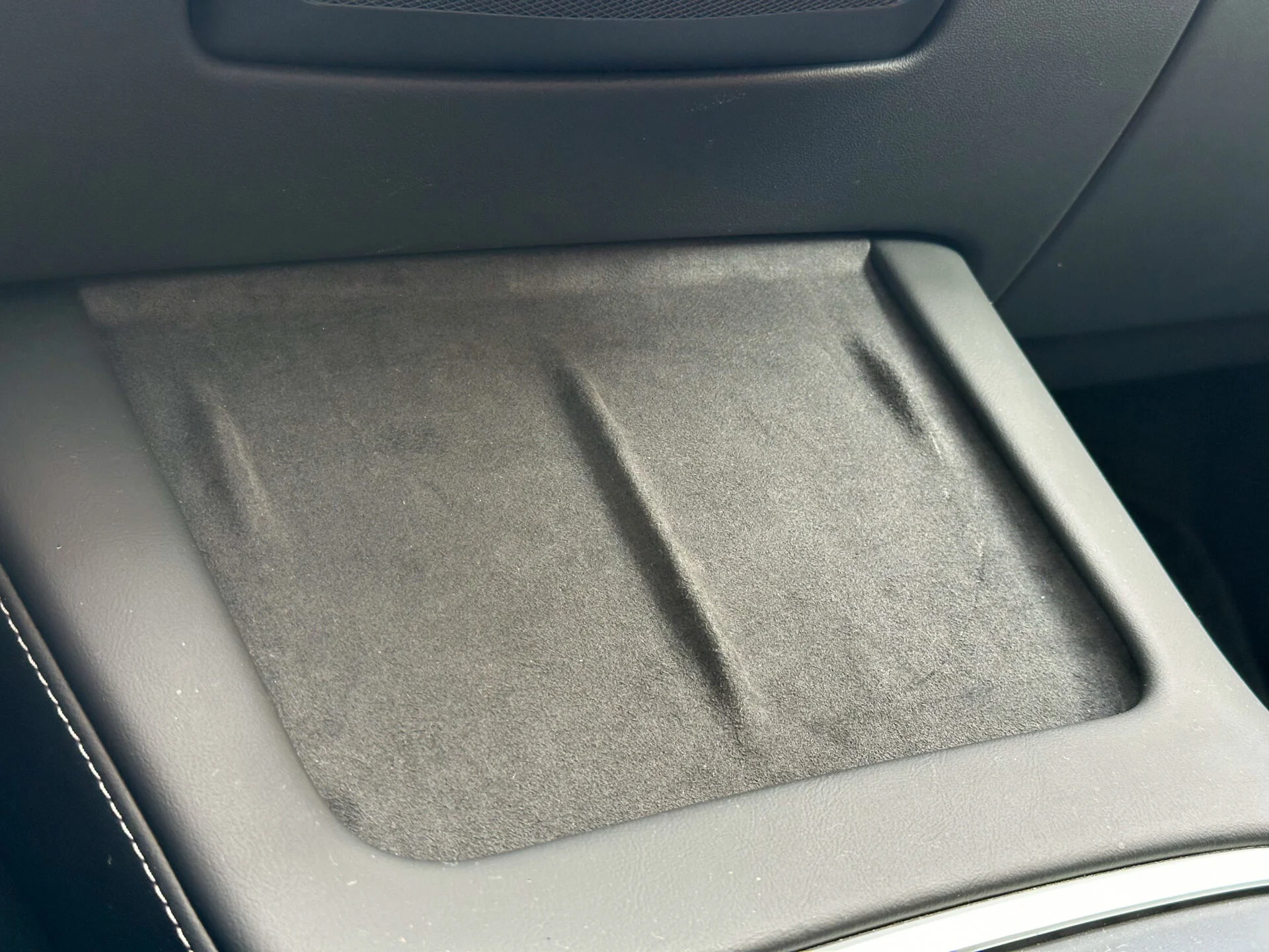 Tesla Model Y LR RWD-07
