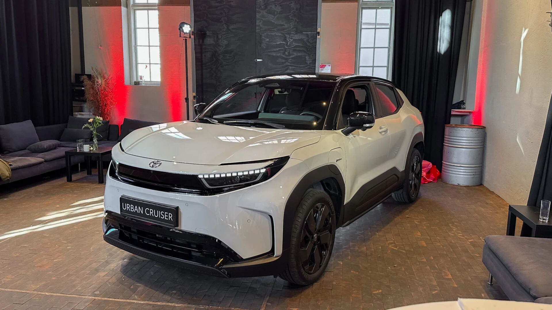 Toyota-Urban-Cruiser-og-C-HR-20.jpg