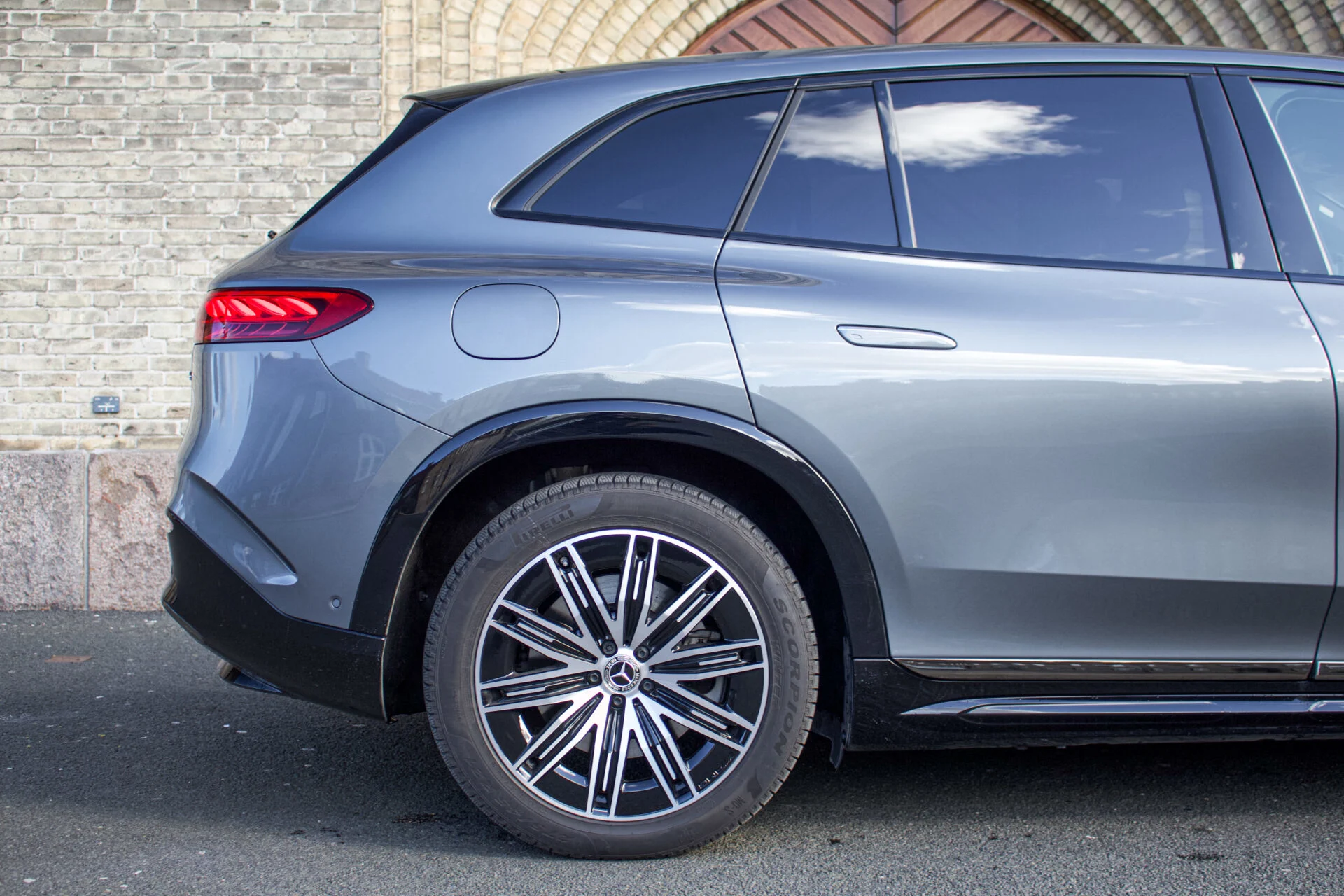 Mercedes-Benz EQS SUV-12