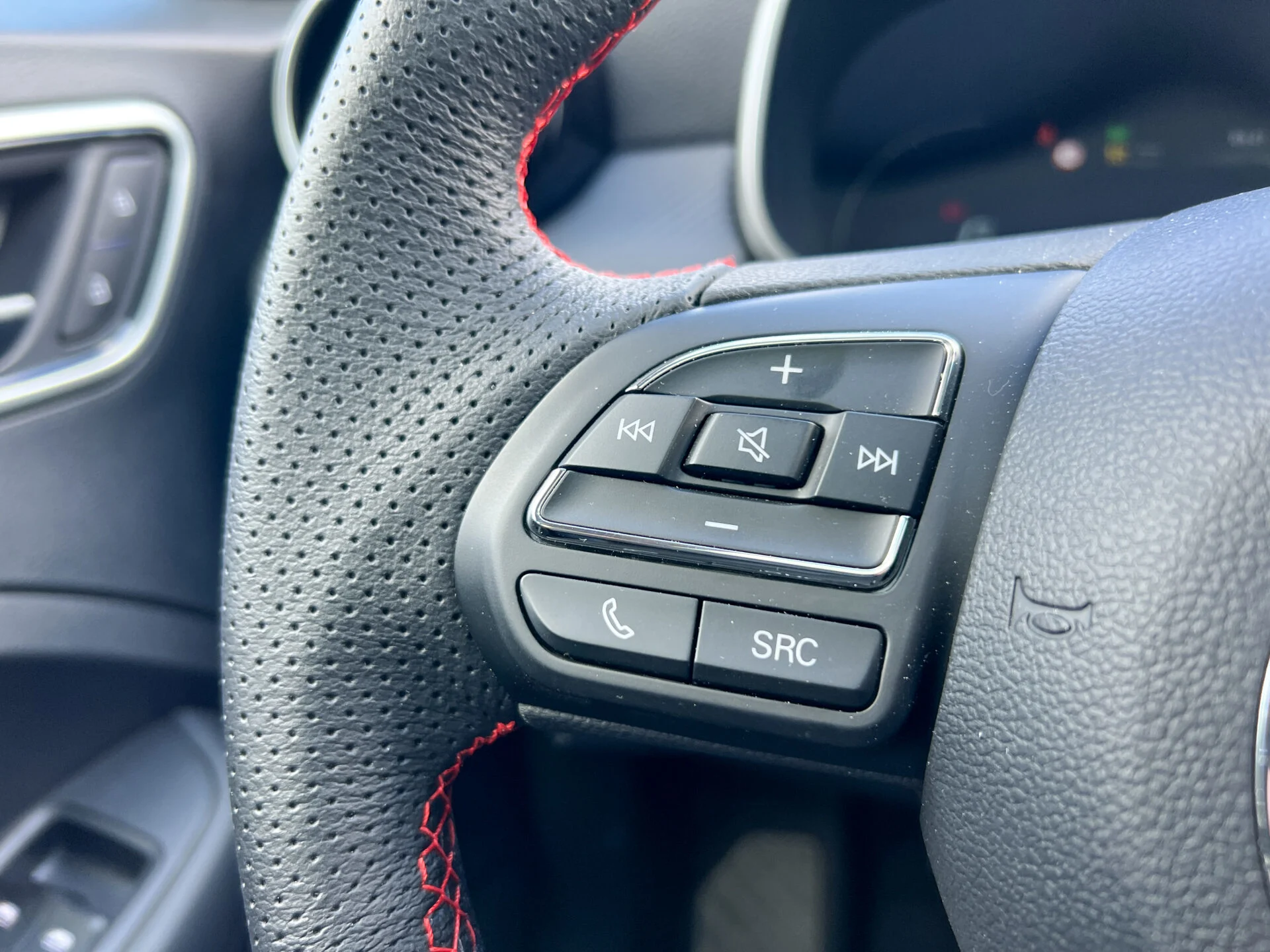 MG ZS EV vs MG4_Interior-10