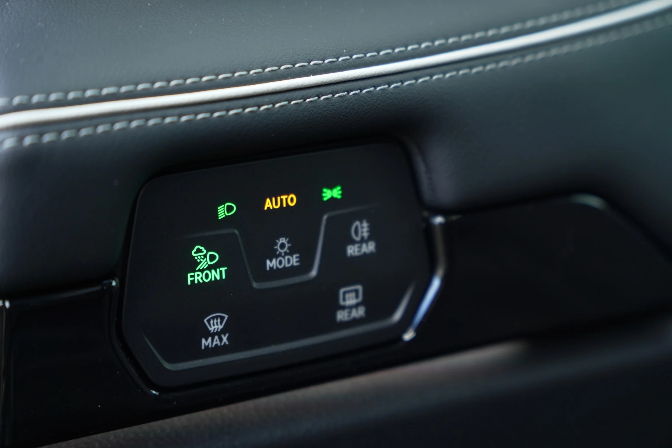 STORTEST Mazda 6e Tesla Model 3 VW ID.7 MBB5207