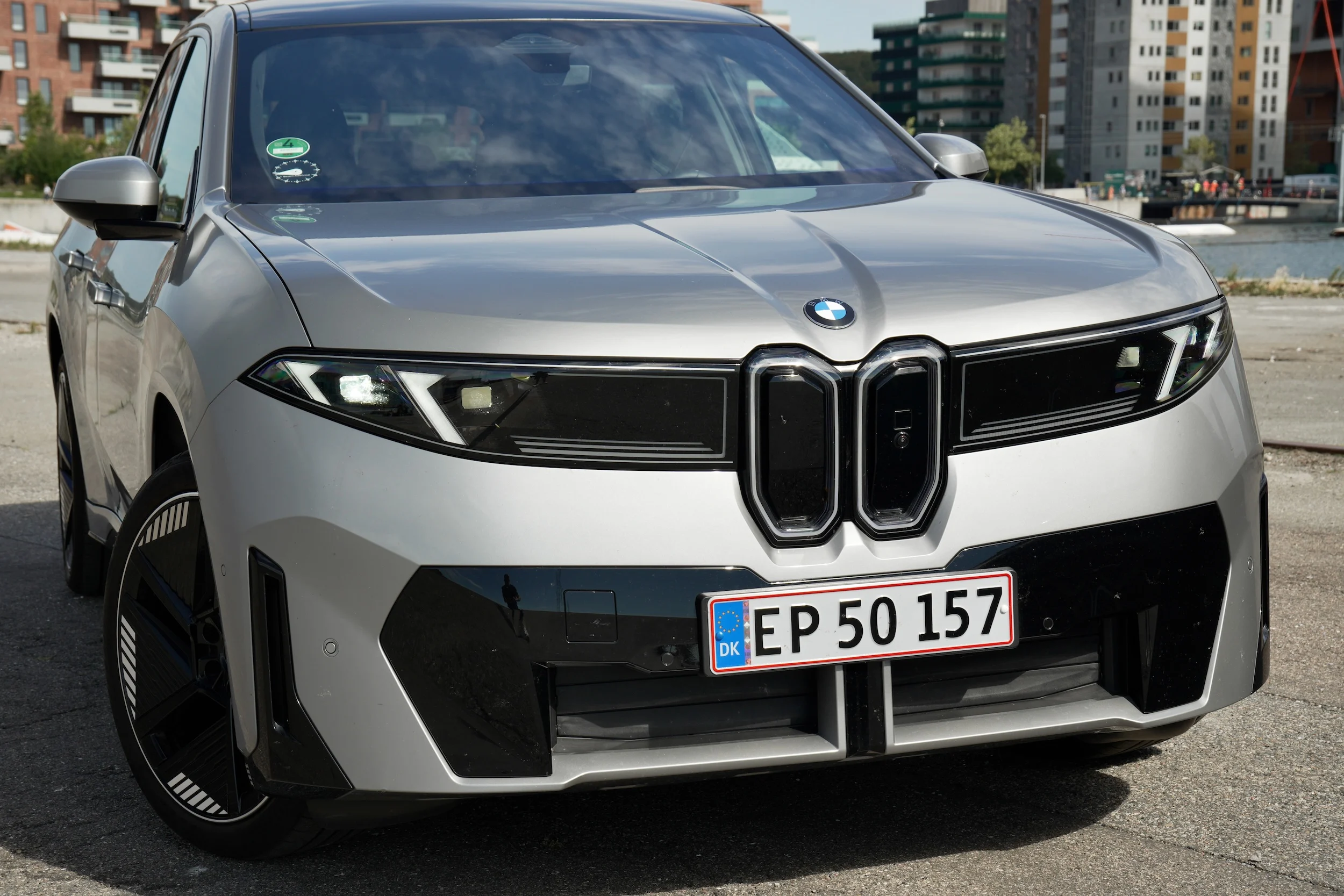 DUEL BMW iX3 vs Volvo EX60 02444