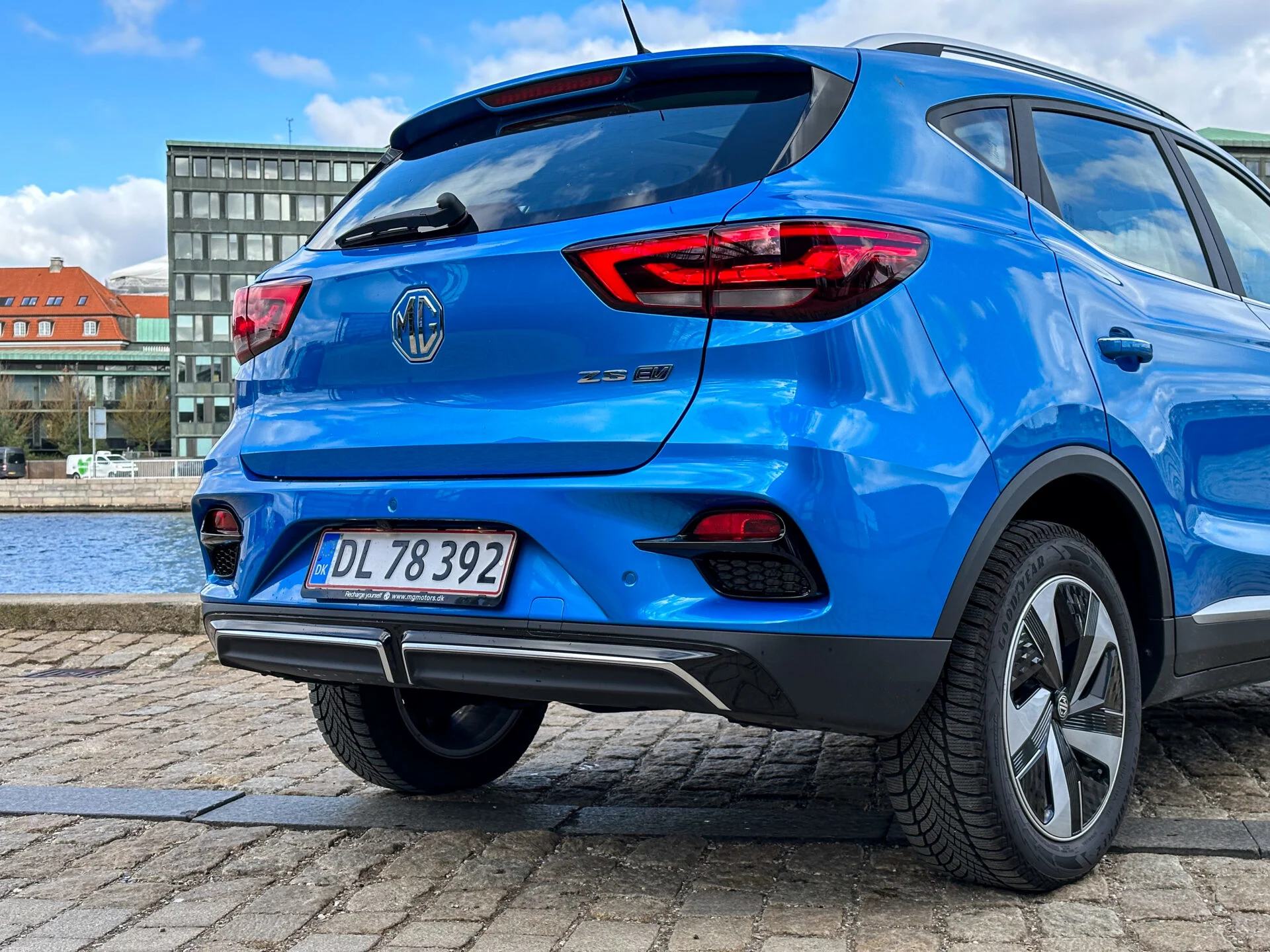 MG ZS EV vs MG4_Eksterior-08