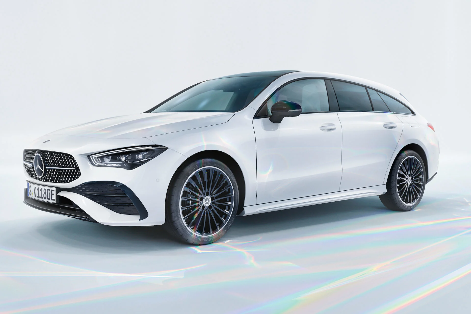 Express your drive: der neue Mercedes-Benz CLA und CLA Shooting BrakeExpress your drive: the new Mercedes-Benz CLA and CLA Shooting Brake