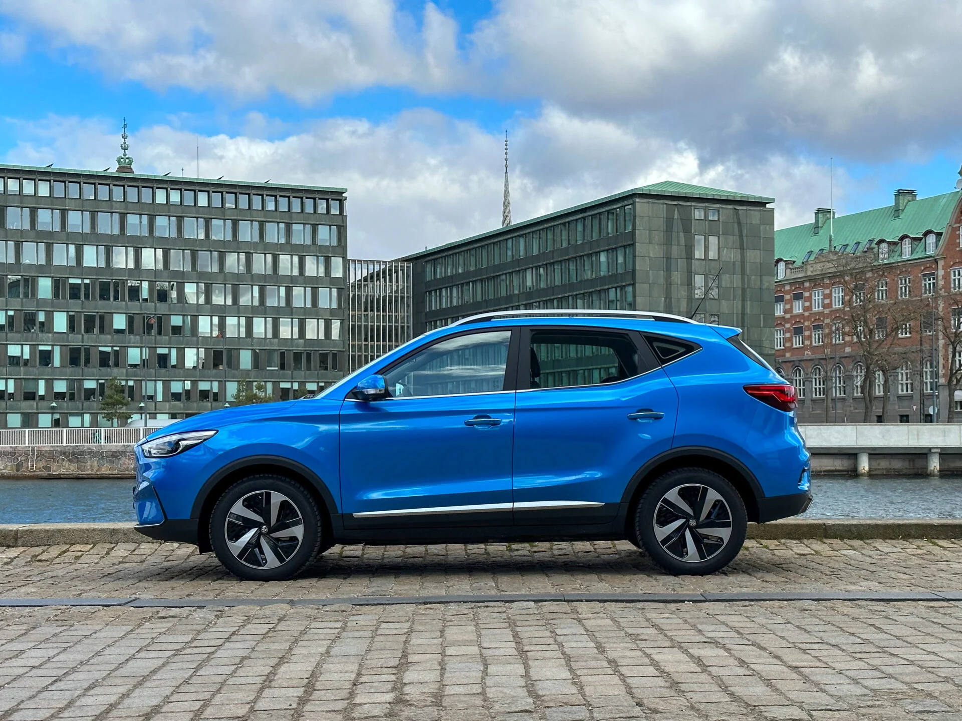 MG ZS EV vs MG4_Eksterior-11