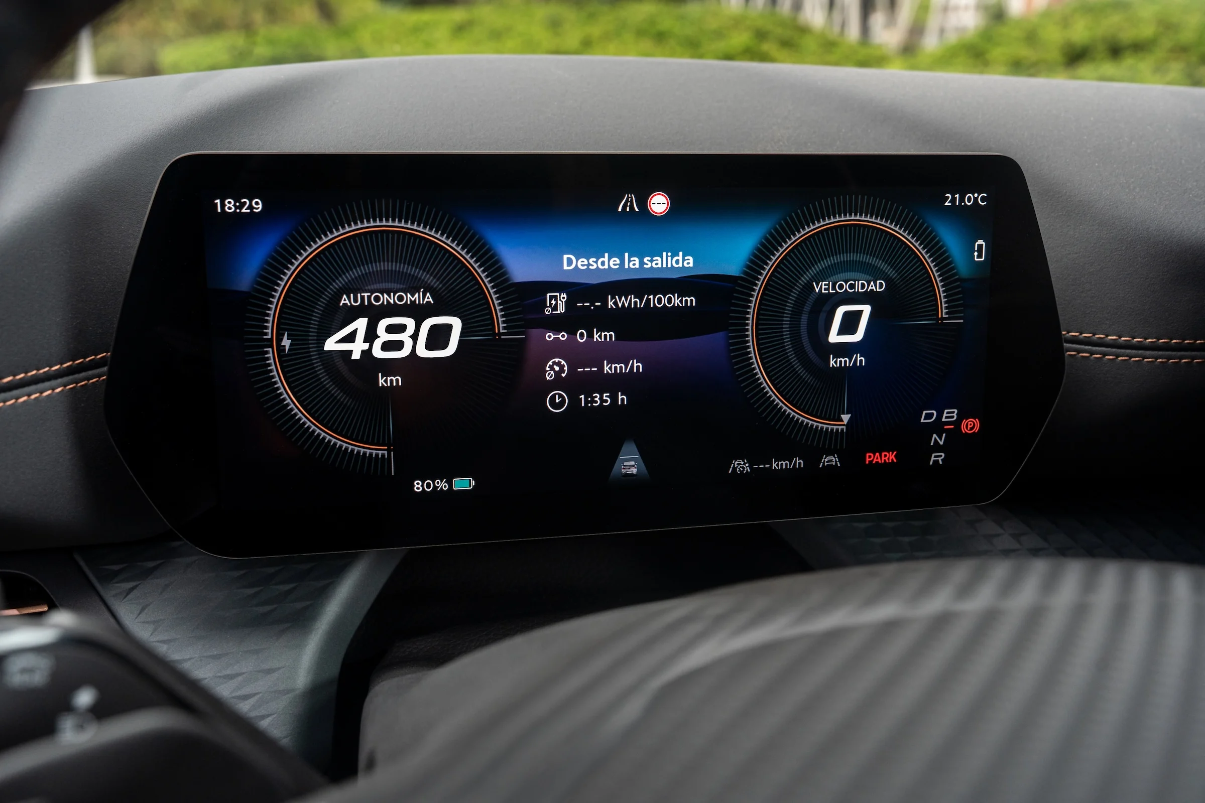 049 The-new-CUPRA-Born-hits-the-roads-with-pure-electric-performance HQ