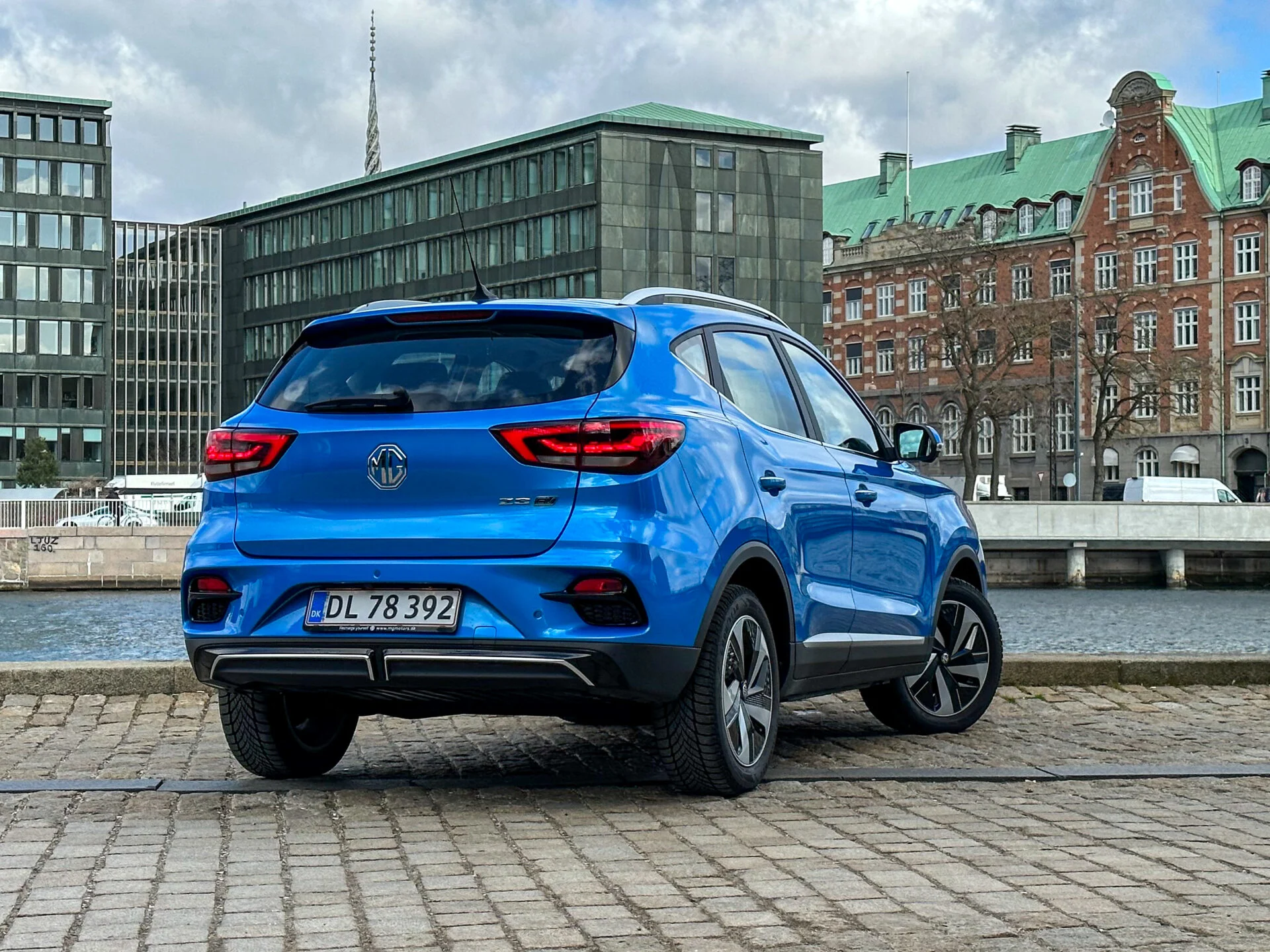 MG ZS EV vs MG4_Eksterior-09