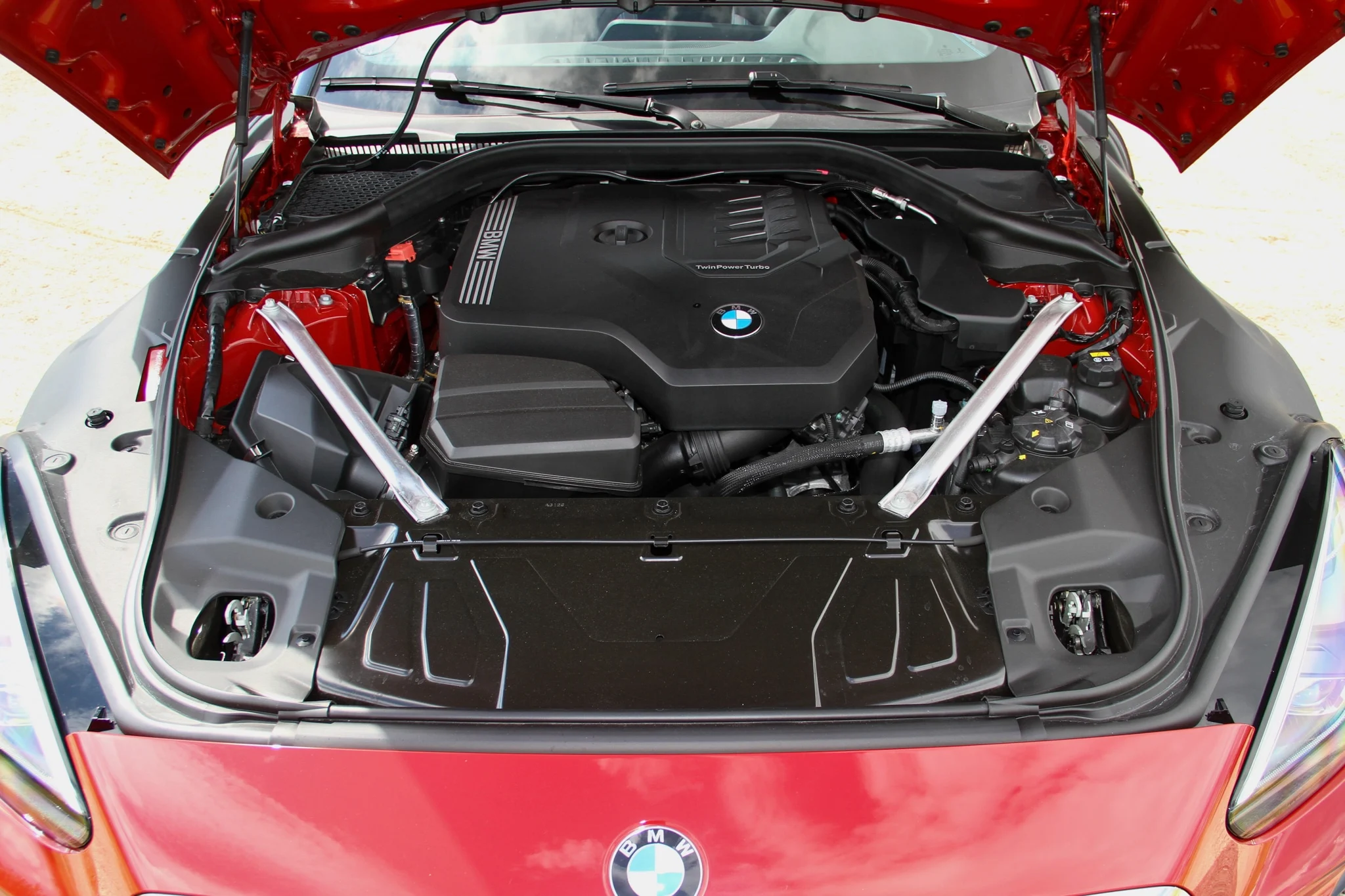 DUEL BMW vs Mazda483