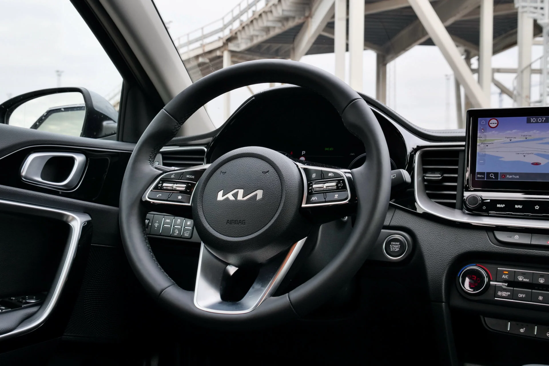 Bilbasen DUEL Kia Ceed SW PHEV vs Suzuki Swace Hybrid9878