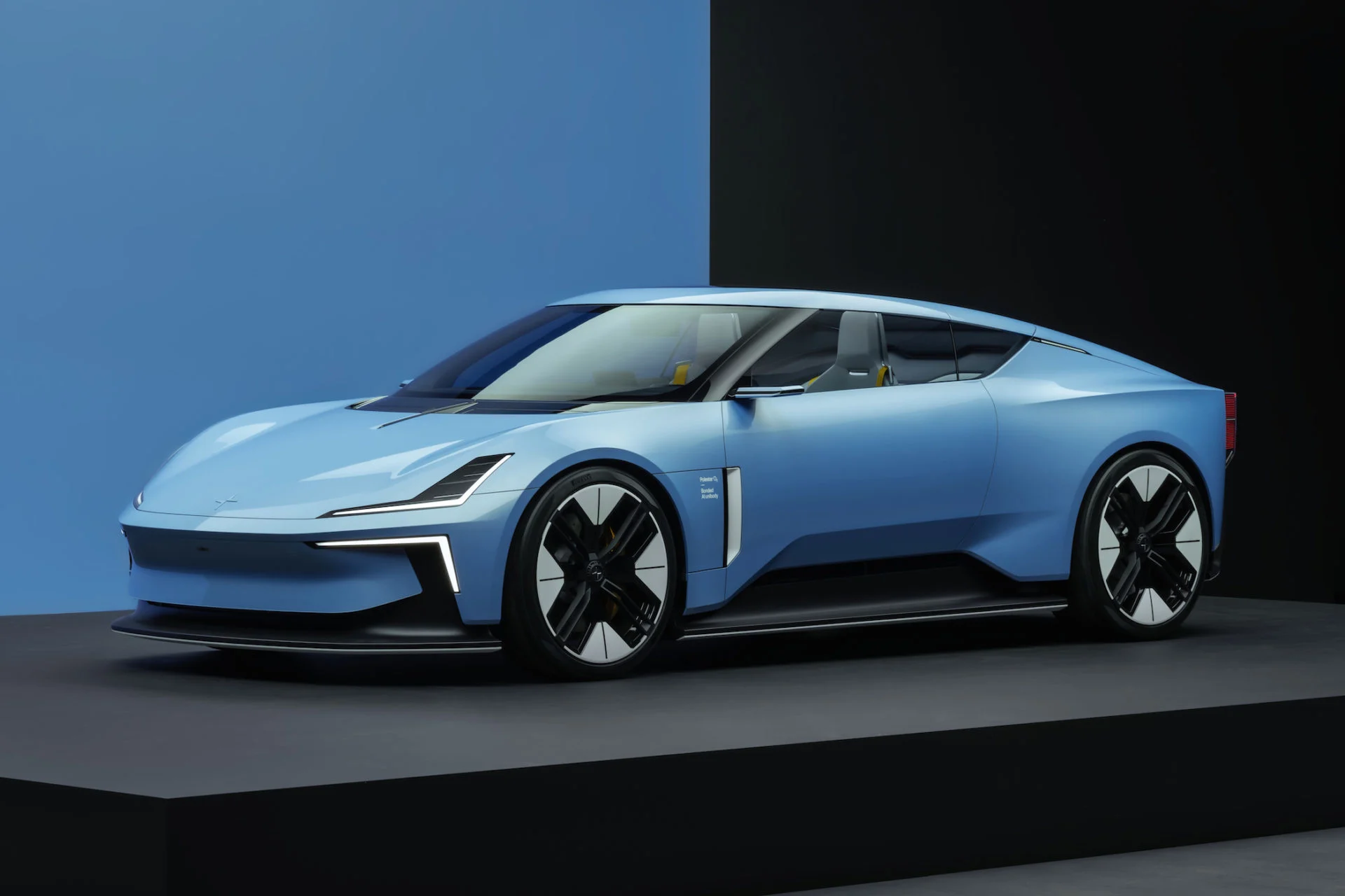 656735_20220816_Polestar_electric_roadster_concept