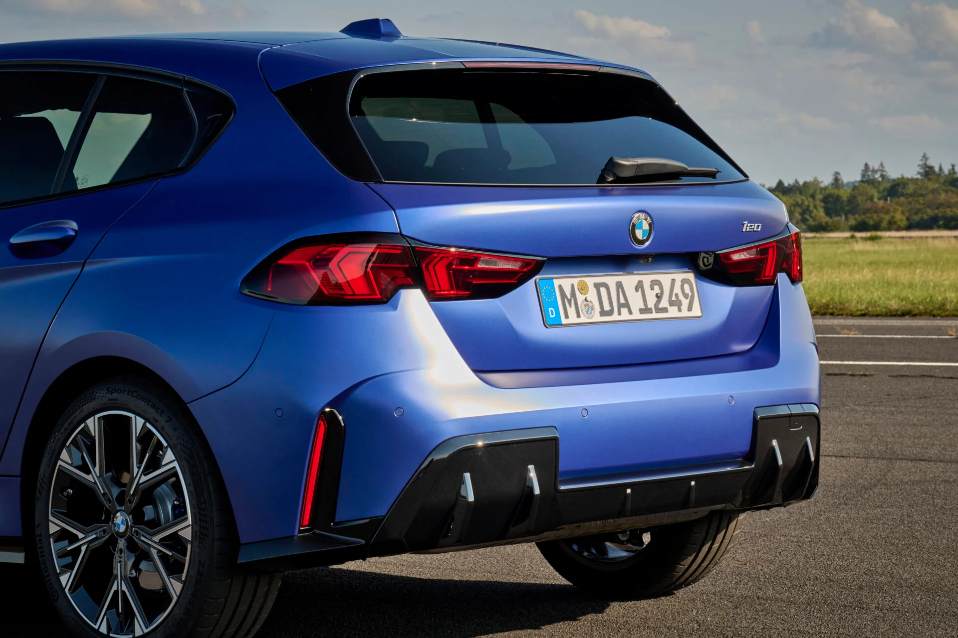 076 BMW 120