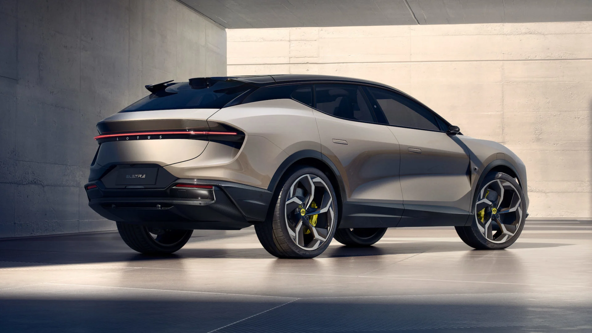 Lotus Eletre 05