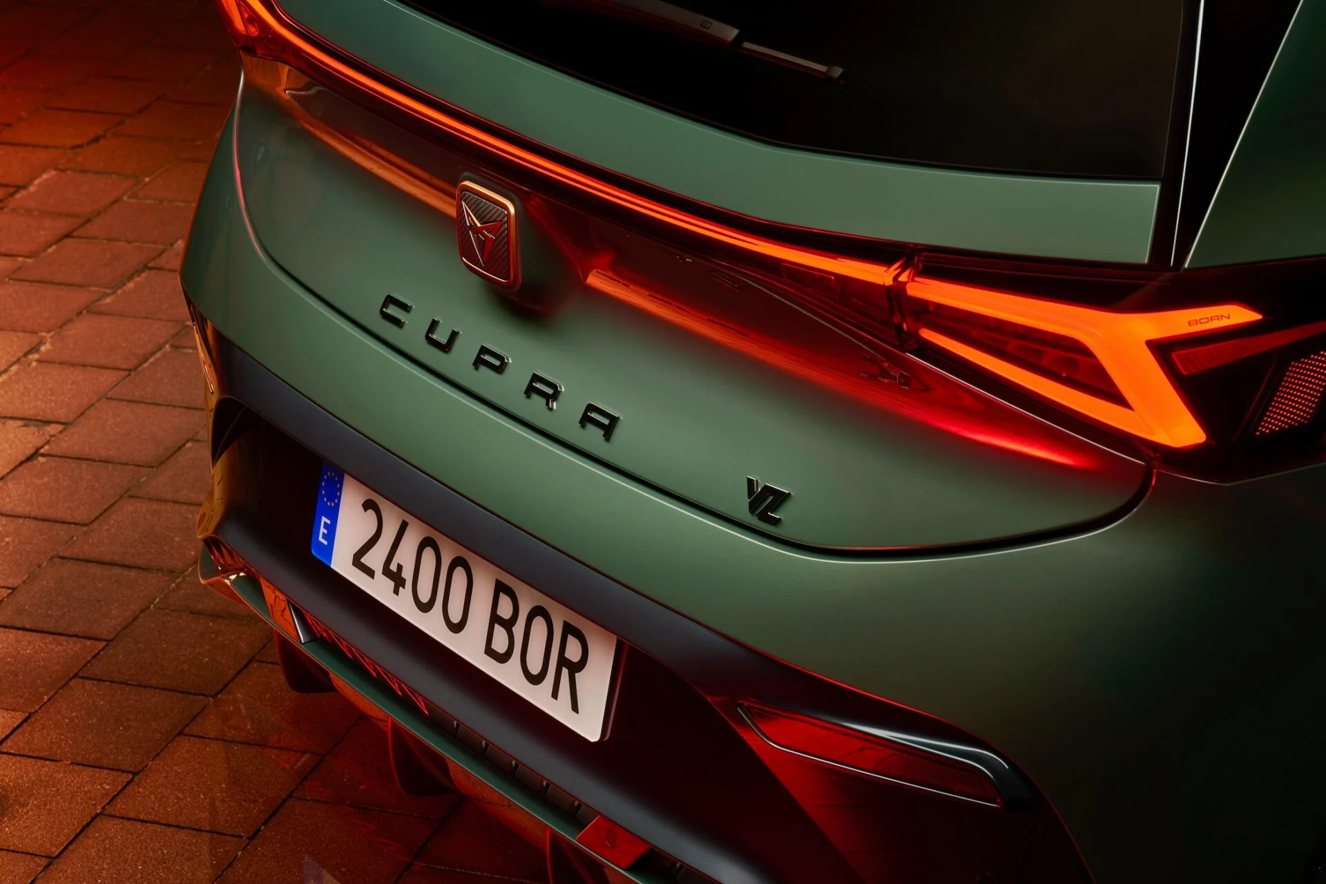 3922-CUPRABornVZ