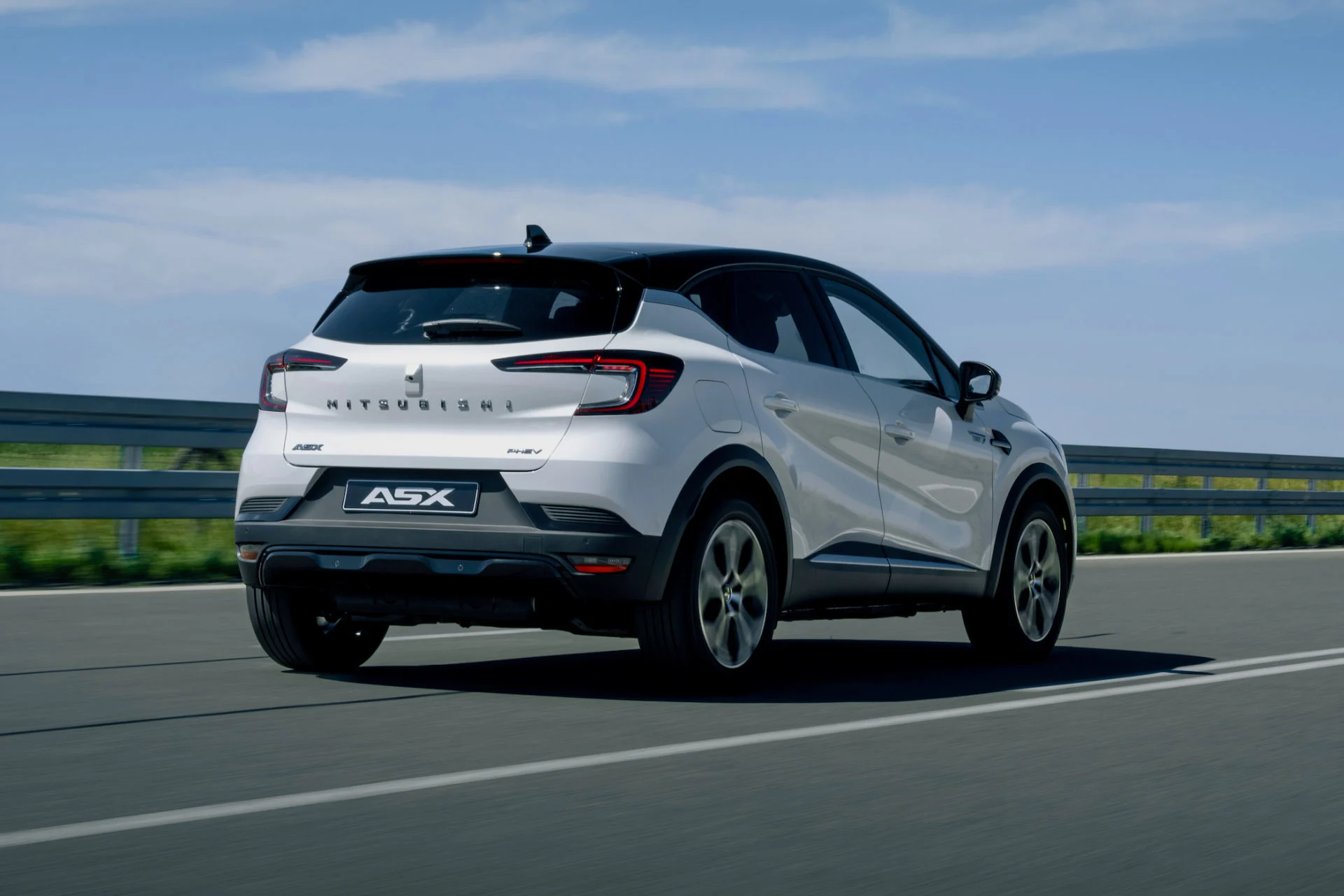 23MY_ASX_PHEV_Instyle_PR-image_driving_rear_variation