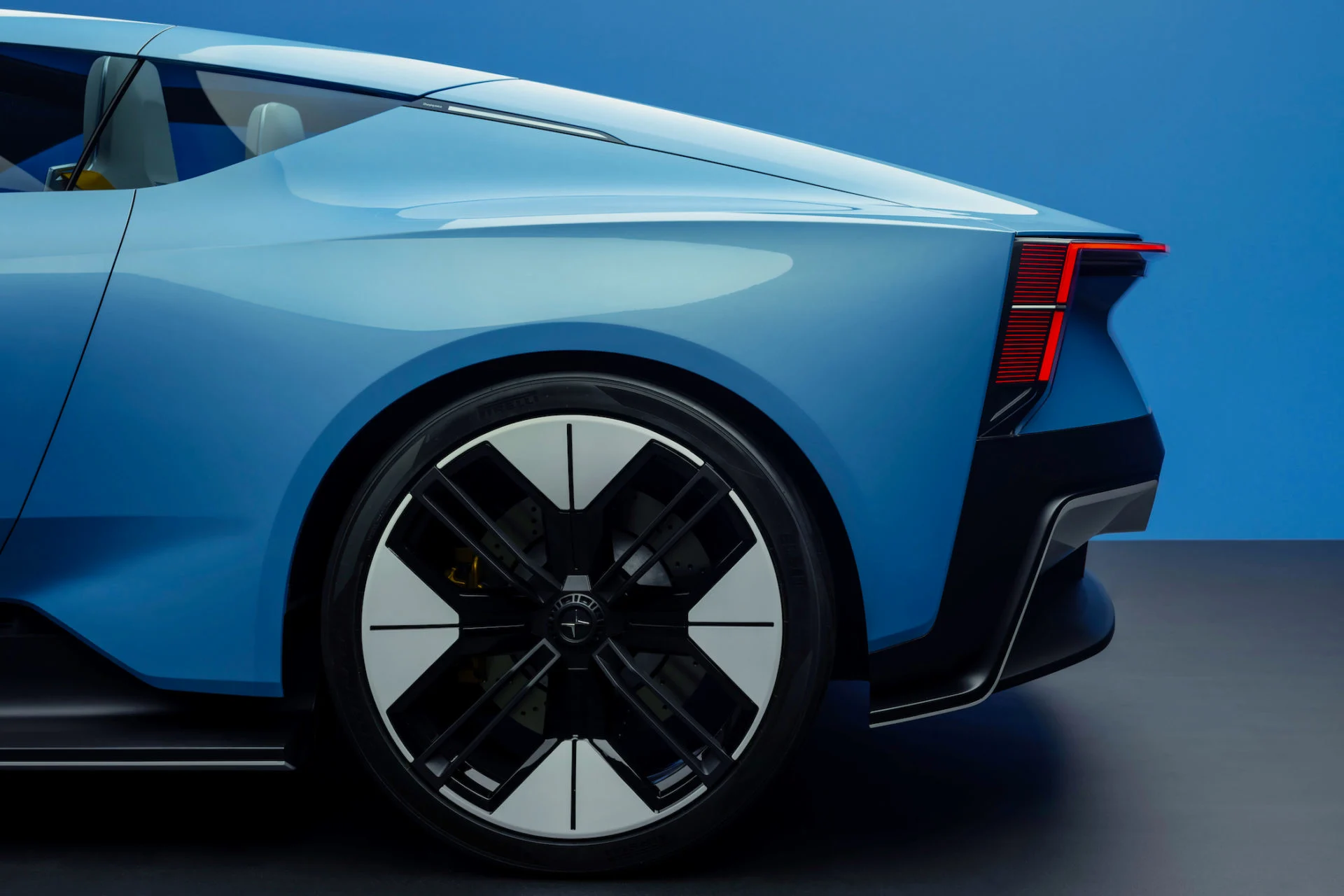 656741_20220816_Polestar_electric_roadster_concept