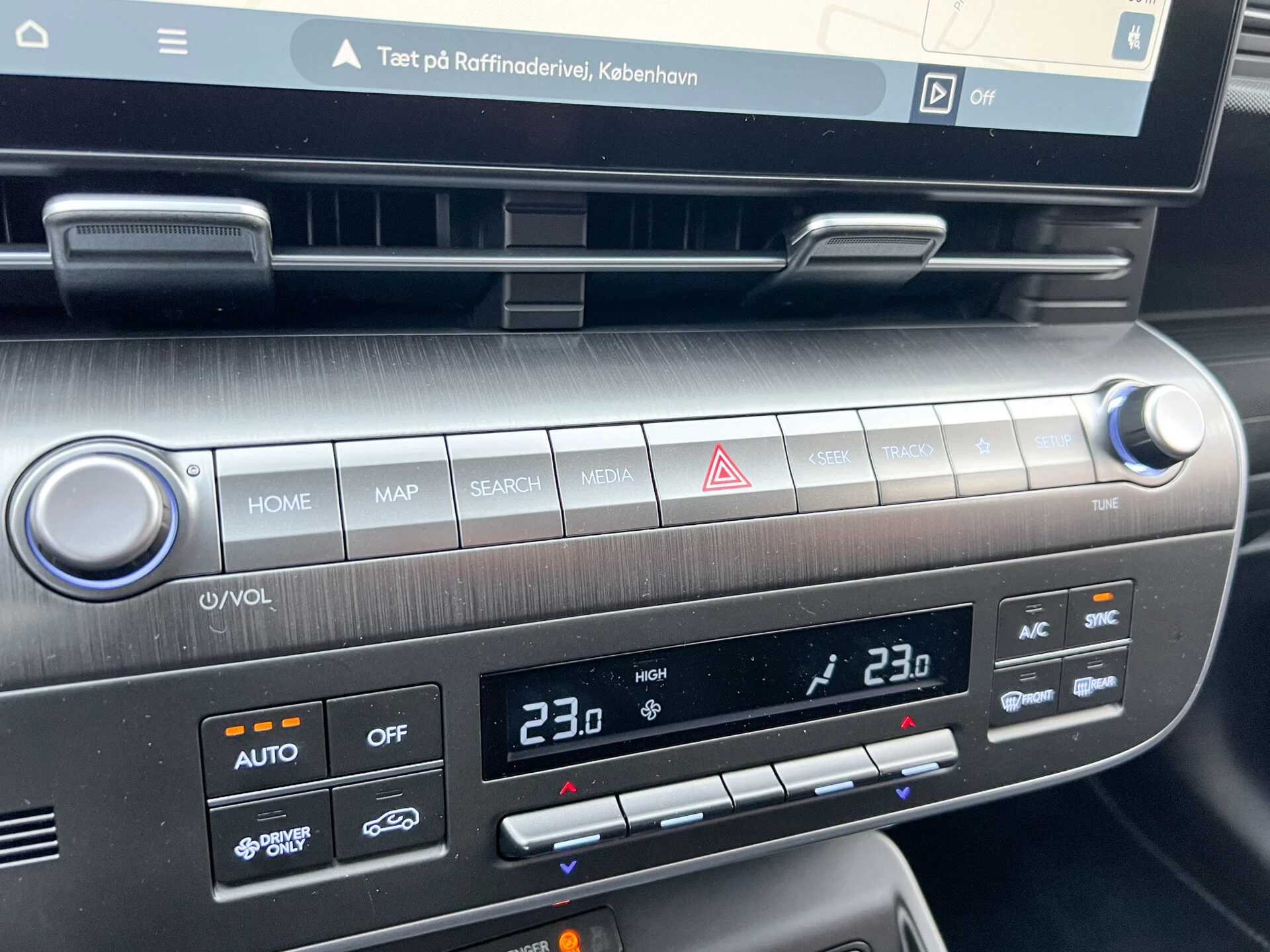 Hyundai Kona vs Kia Niro-31