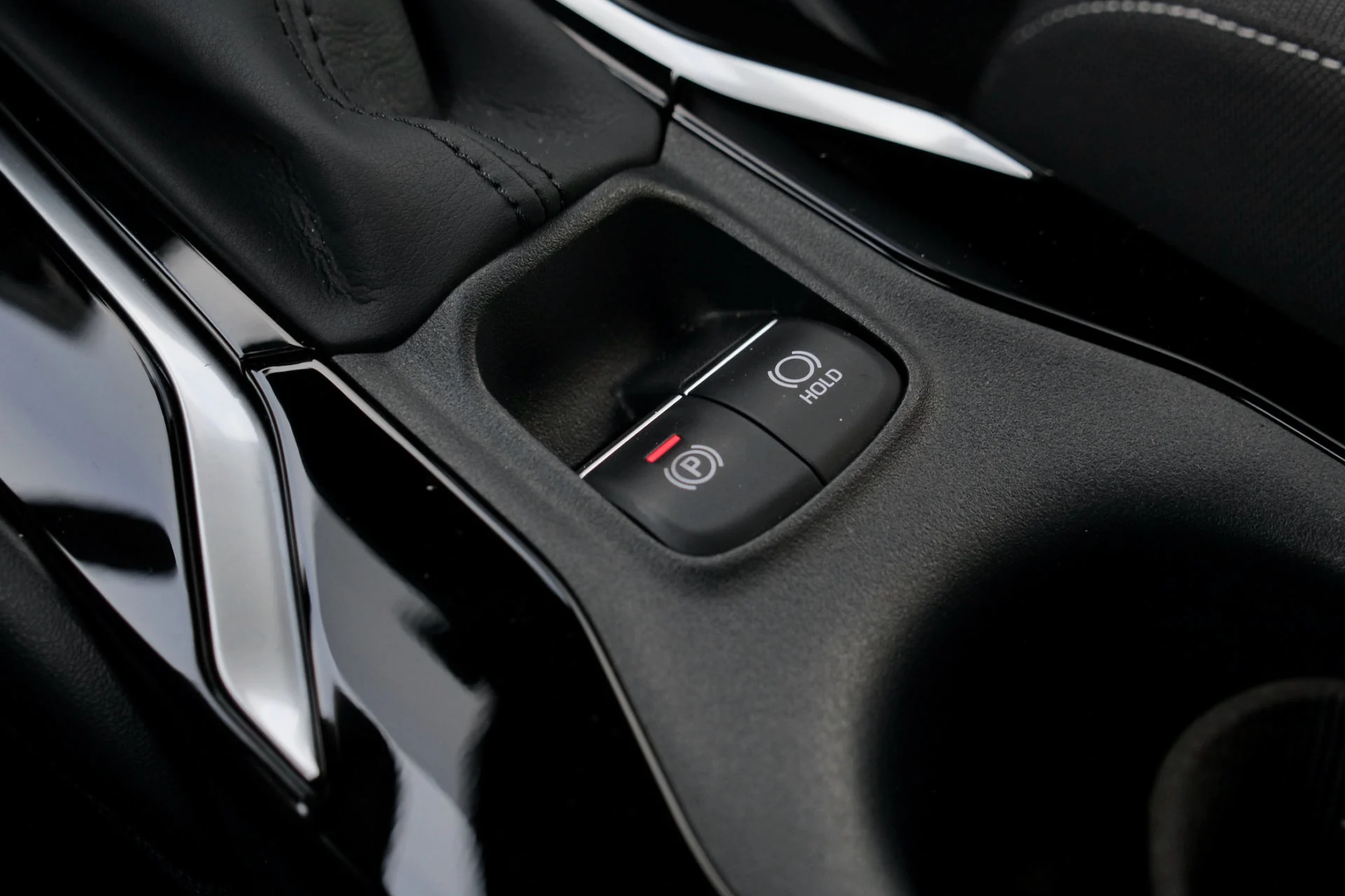 Bilbasen DUEL Kia Ceed SW PHEV vs Suzuki Swace Hybrid9916