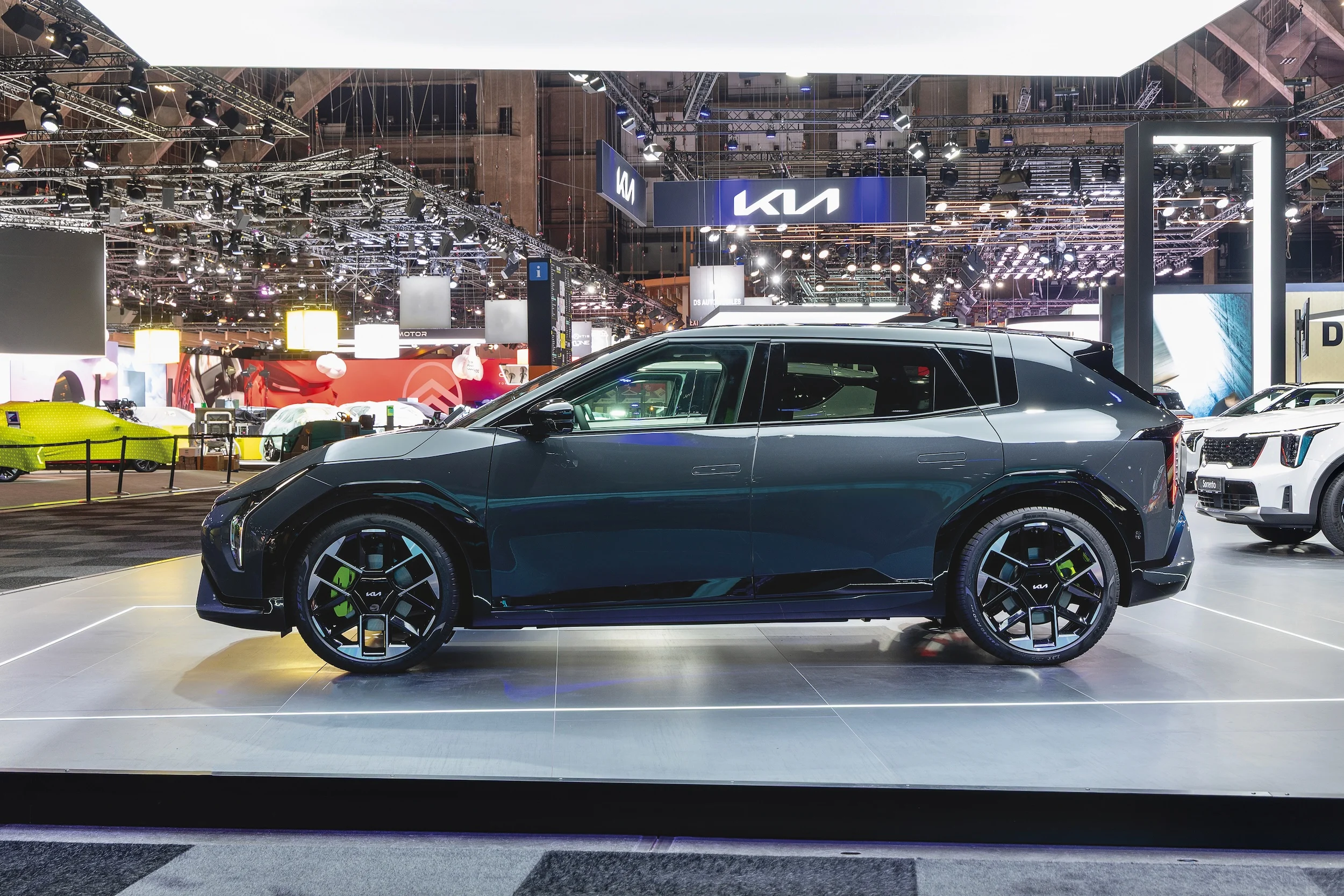 kia-ev4-gt-penta-metal-motorshow-static-print-3600x2400-03