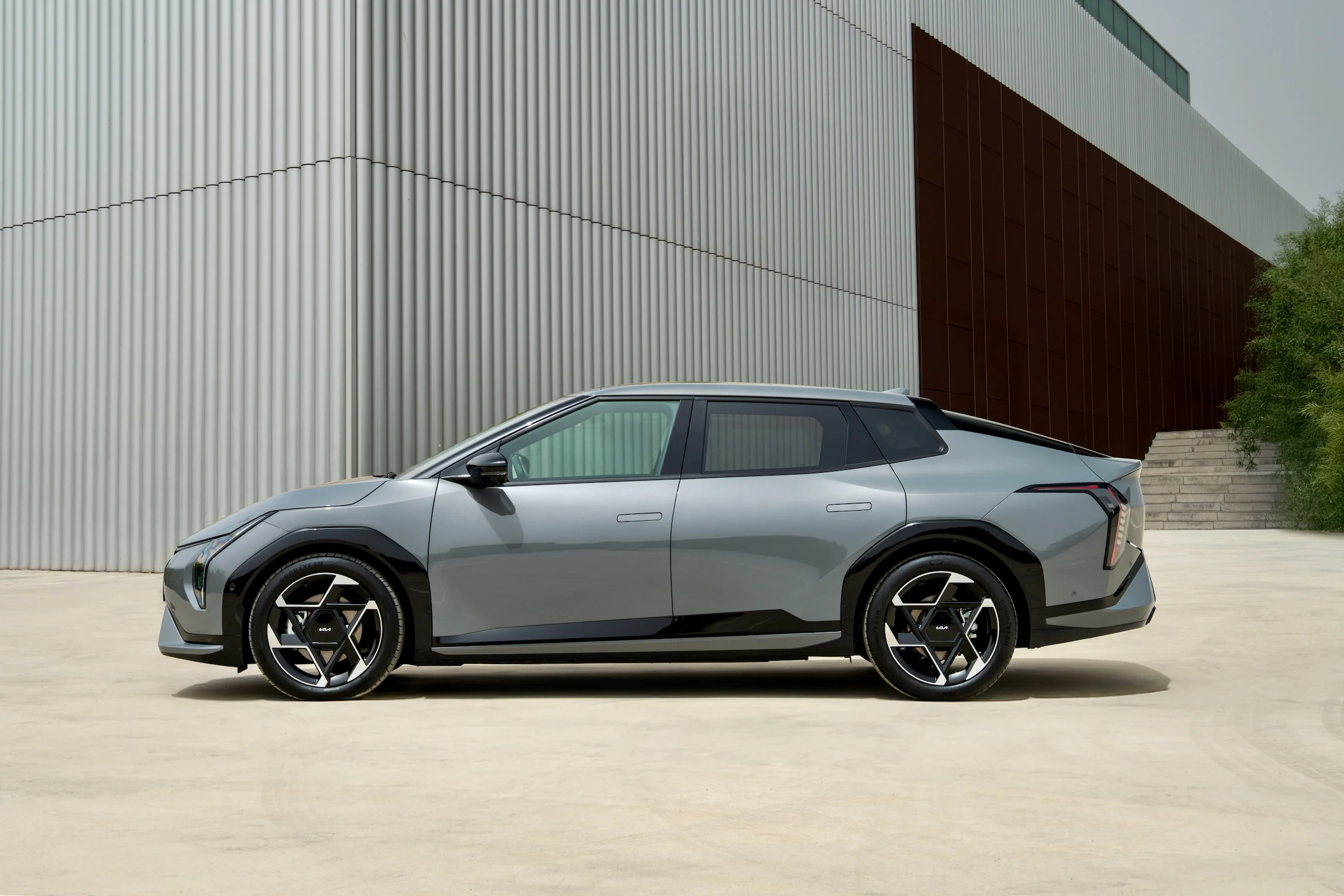 kia-ev4-fastback-gt-line-shale-gray-static-print-3600x2400-002