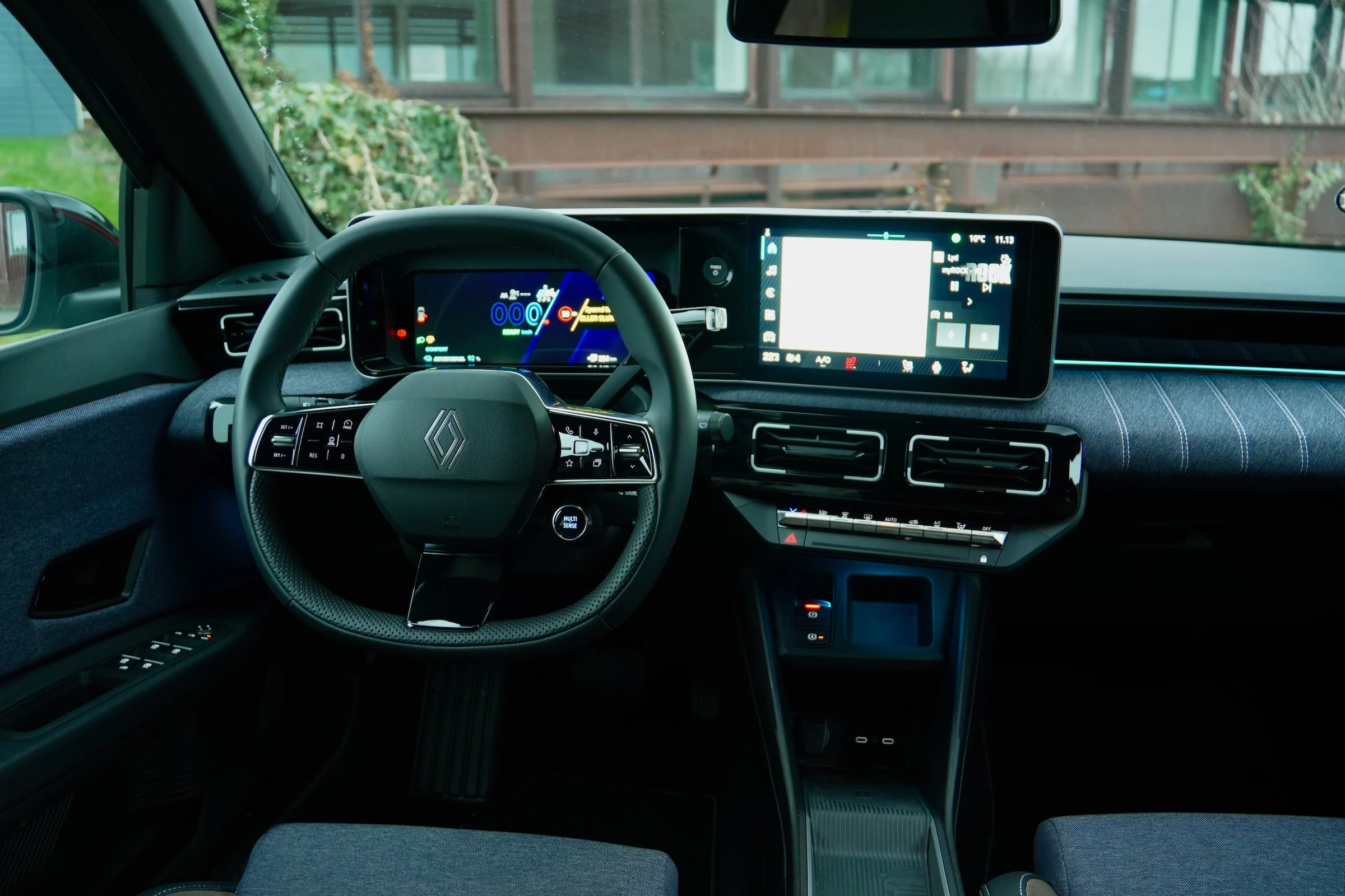 DUEL Firefly vs Renault 5 52 MBB 971