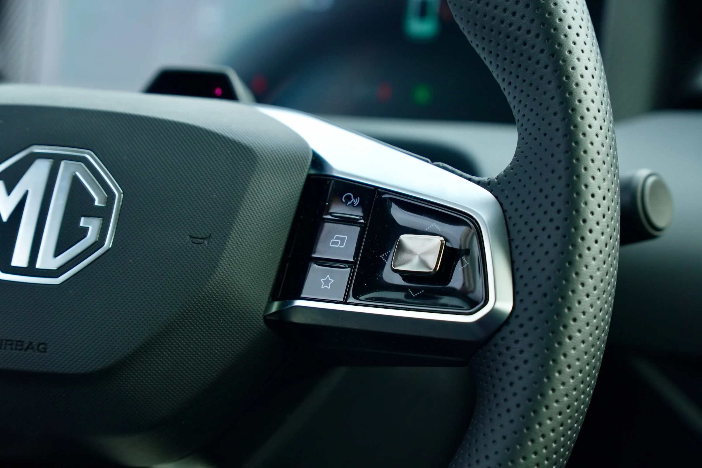 DUEL MGS5 EV vs Omoda 5 EV 289