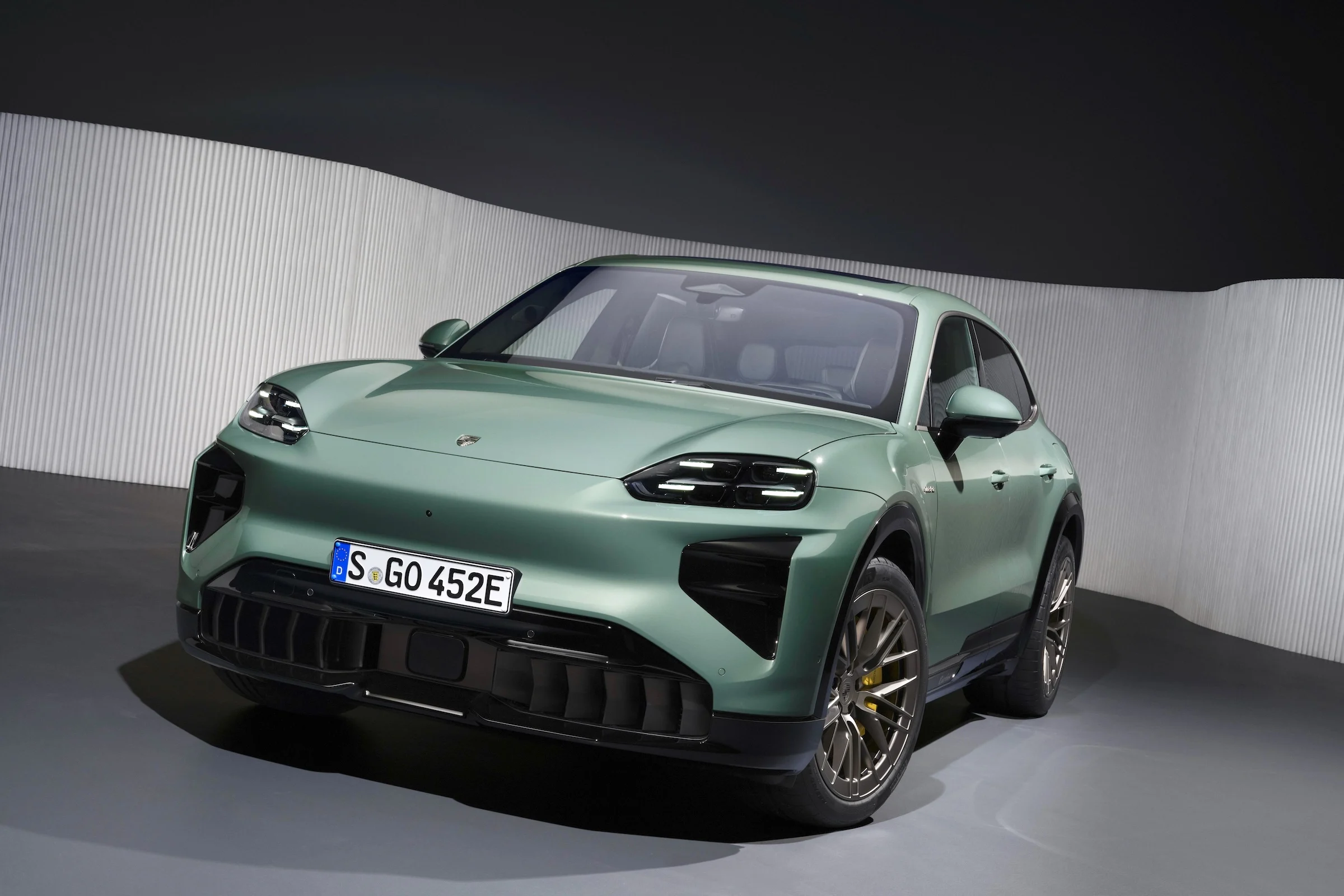 Porsche Cayenne Electric 603 6000x4500