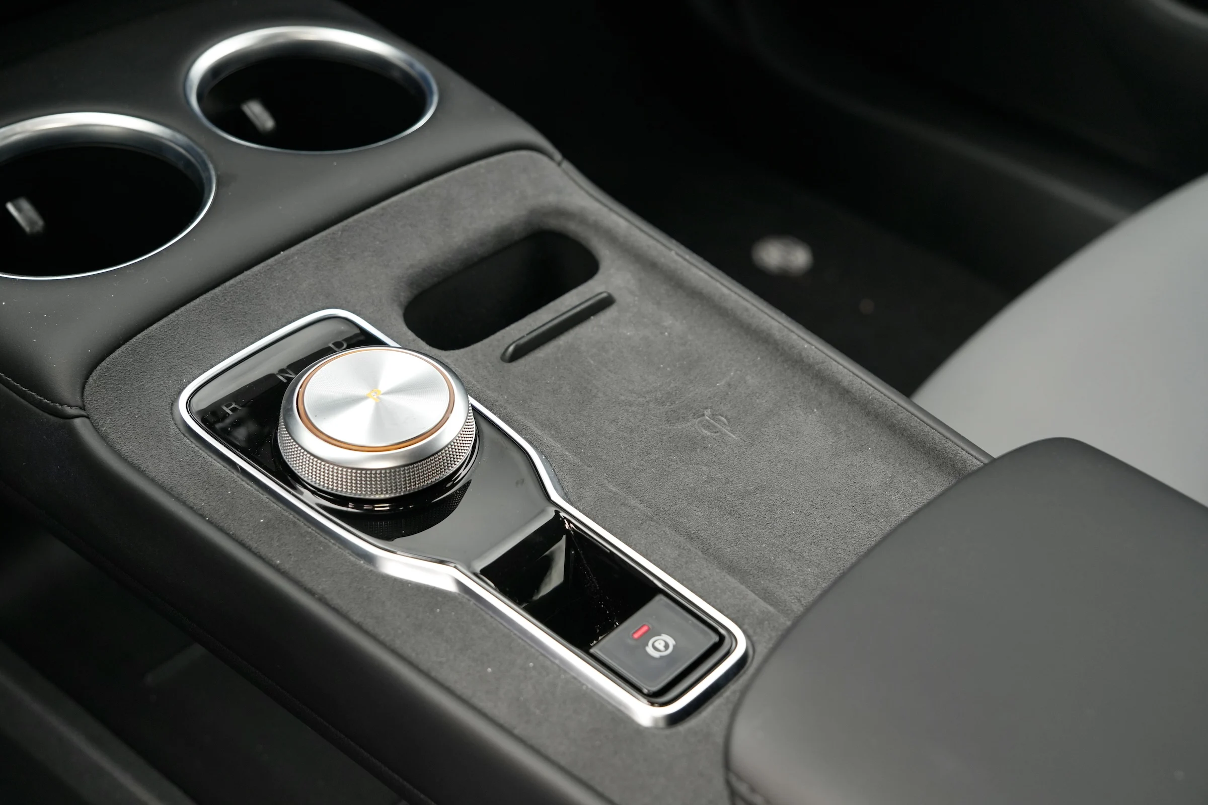 TEST MG4 EV Extended Range Luxury 2172