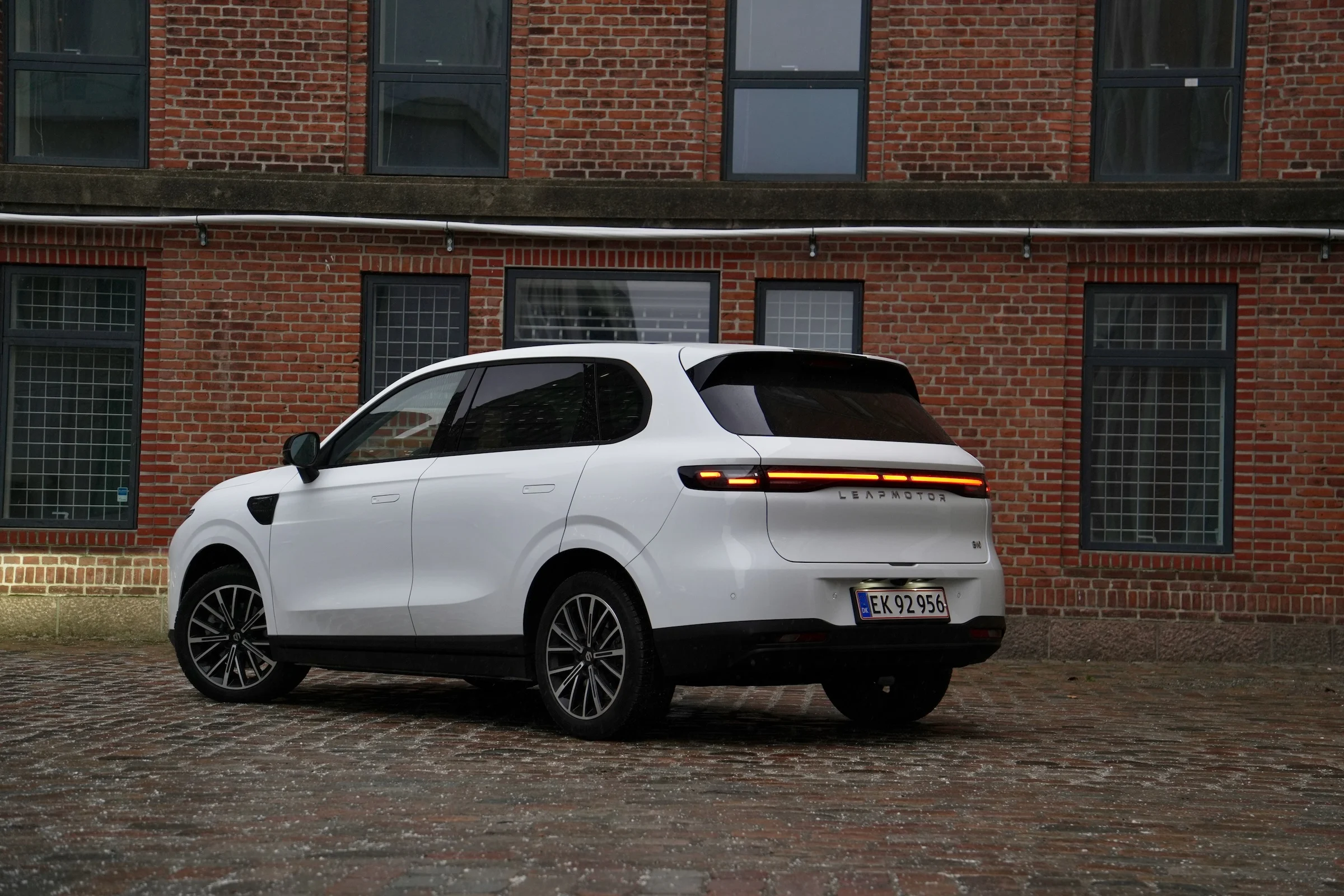 DUEL Leapmotor B10 vs Renault Scenic E-Tech MBB 226