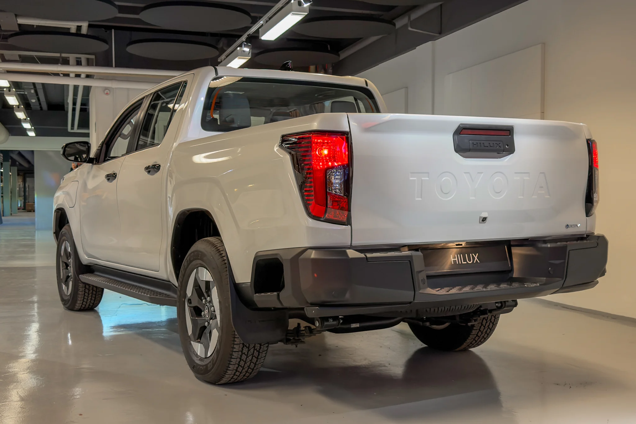 Toyota Hilux Electric-02