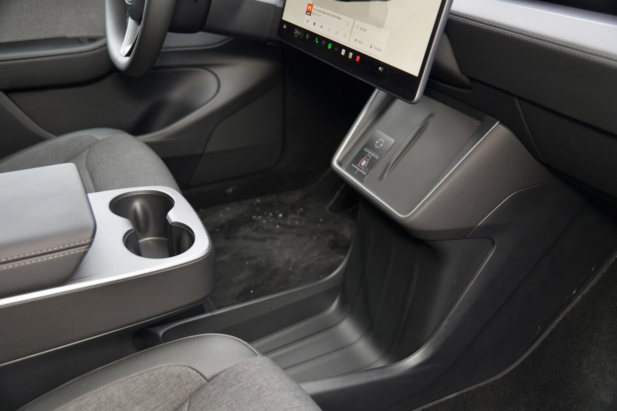 DUEL MGS6 EV vs Tesla Model Y Baghjuls MBB 561